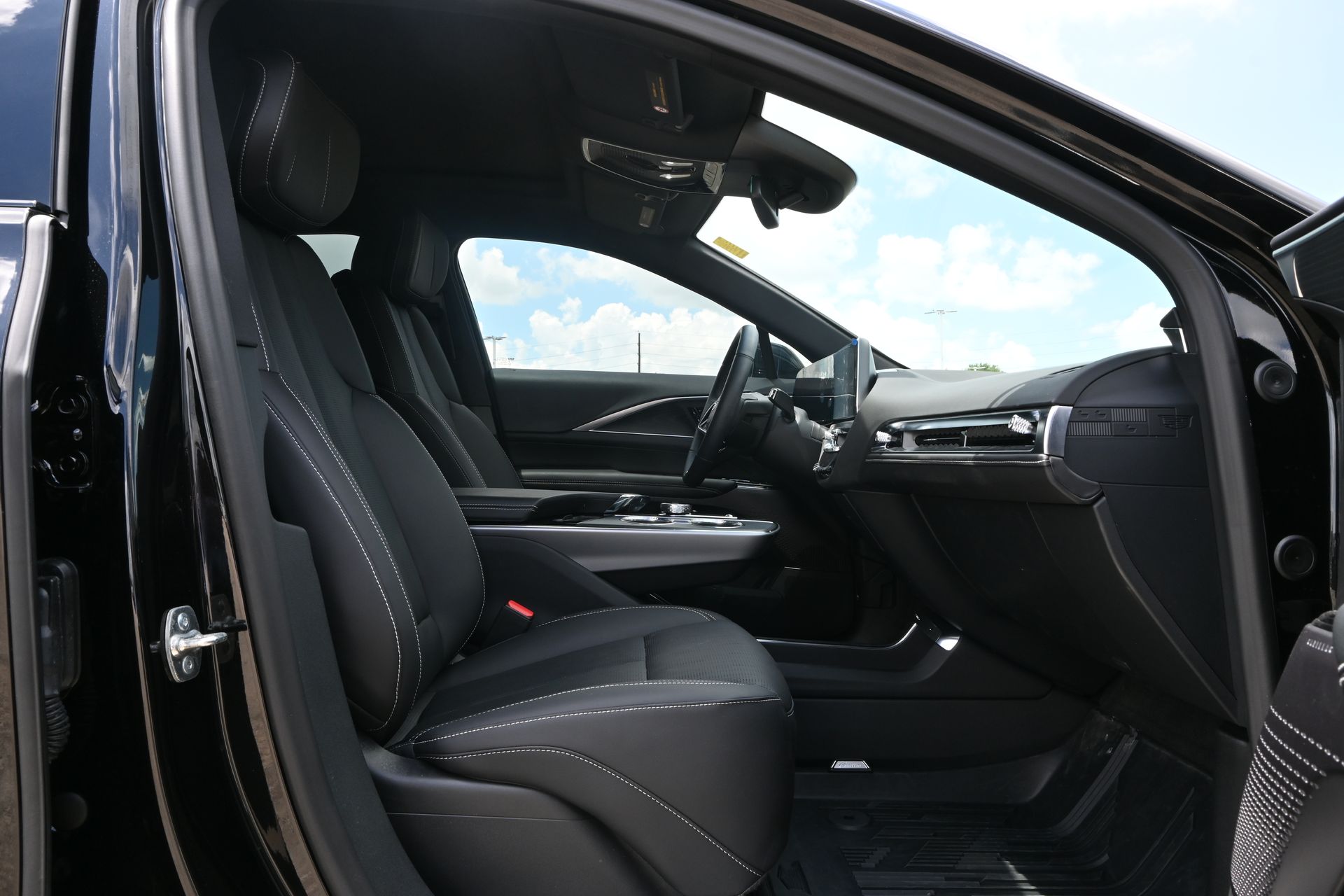 2025 Cadillac LYRIQ Luxury Black at Ultimate Motorsports