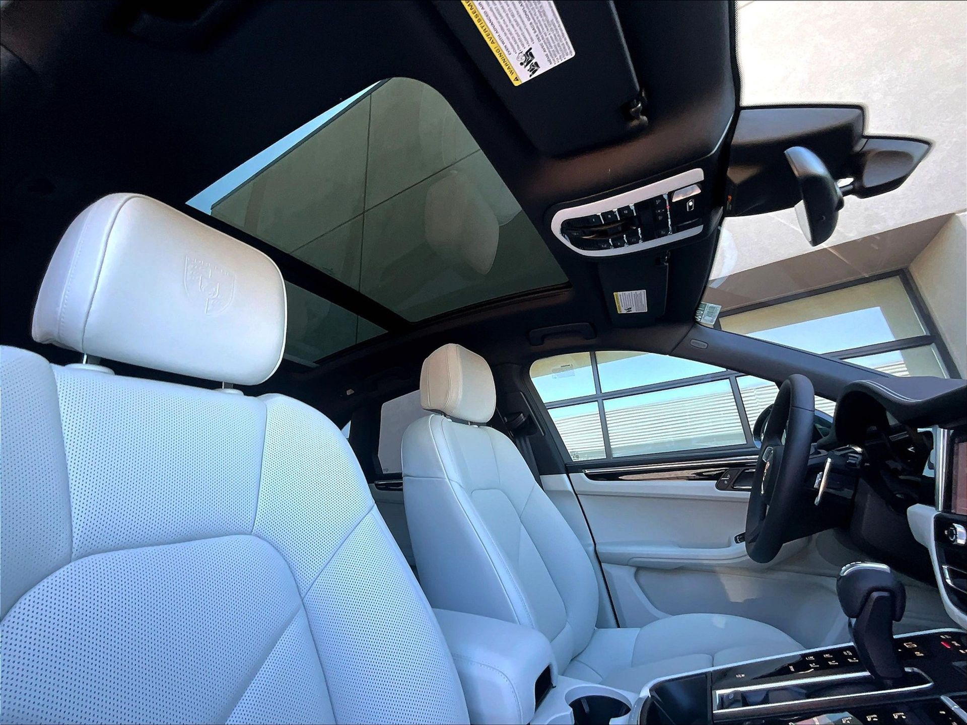 2025 Macan picture #16