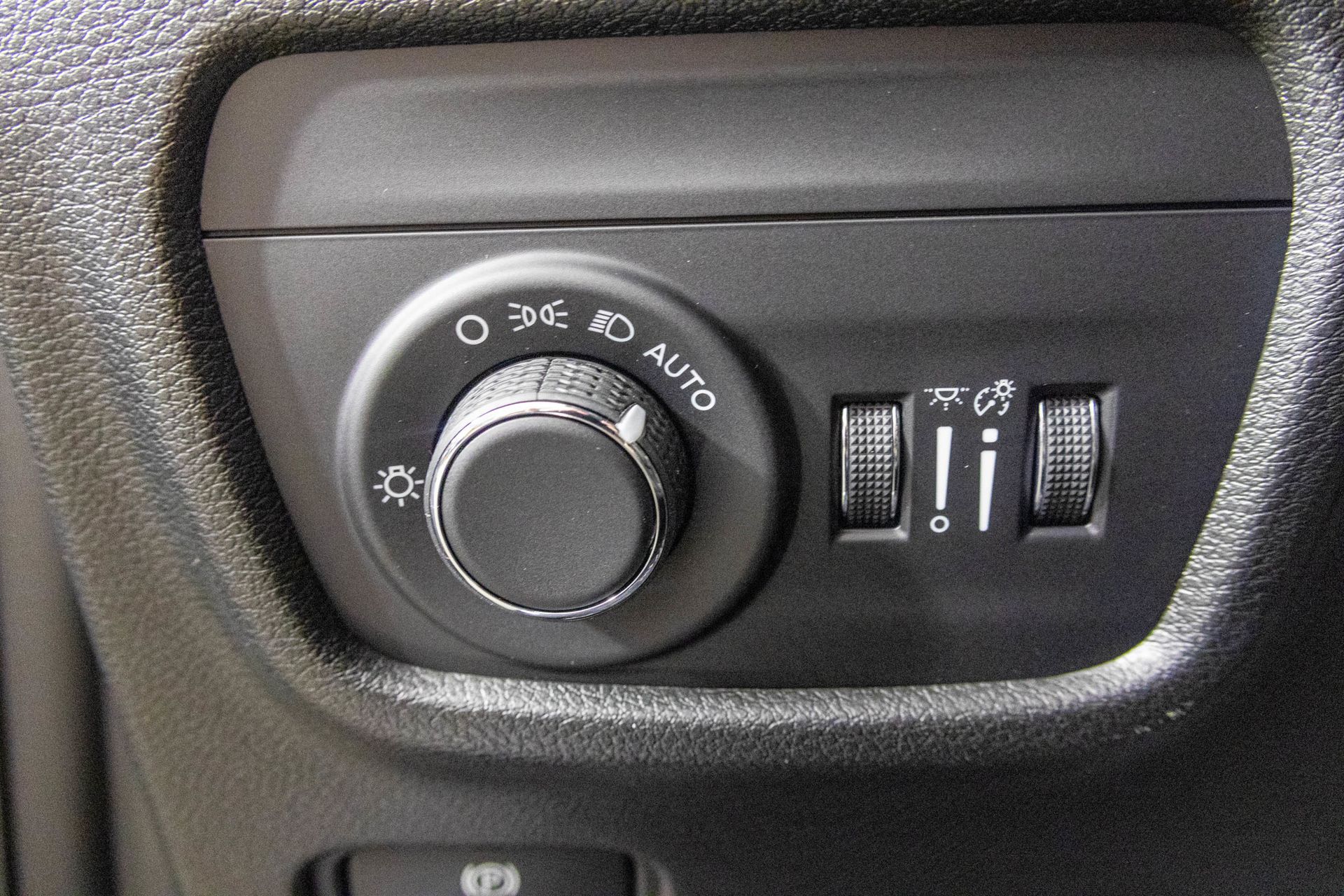 2025 JEEP GRAND CHEROKEE L - Image 18