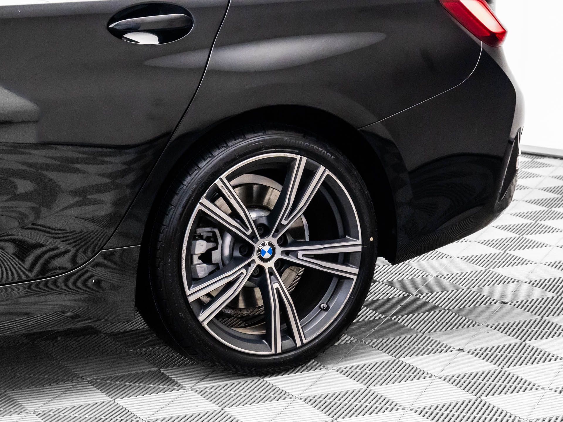 2022 BMW 3-Series 330i xDrive photo