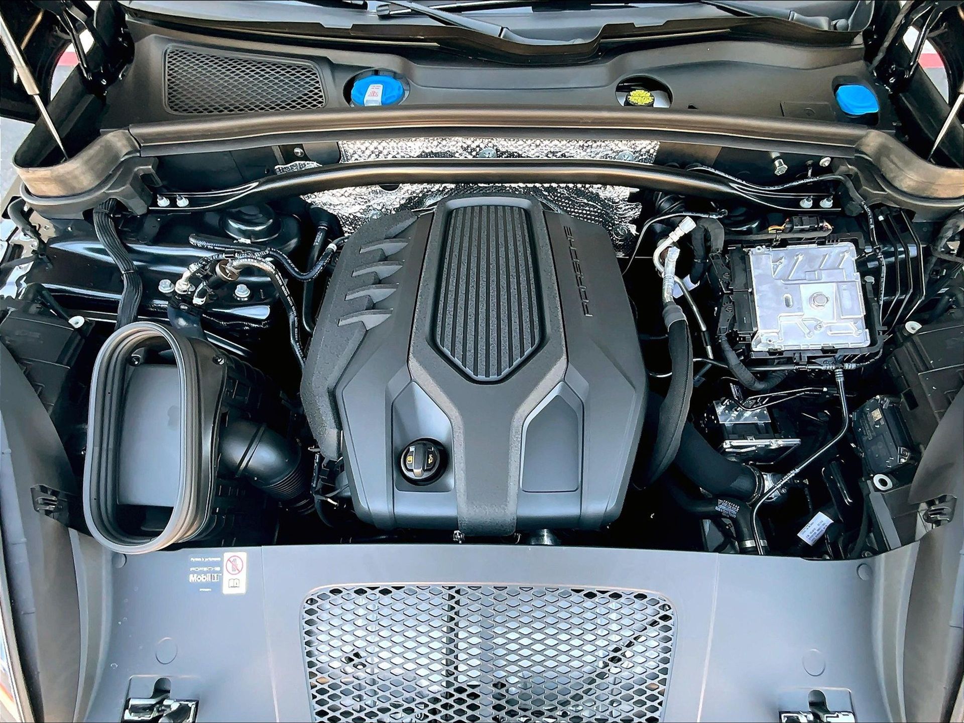 2025 Macan picture #19