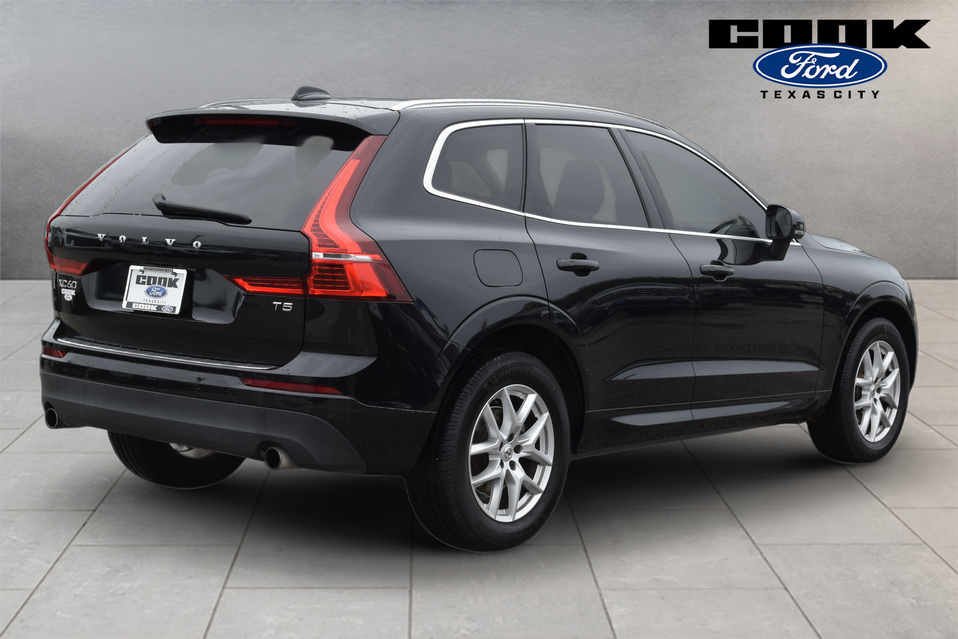 2021 Volvo XC60 T5 Momentum - 2