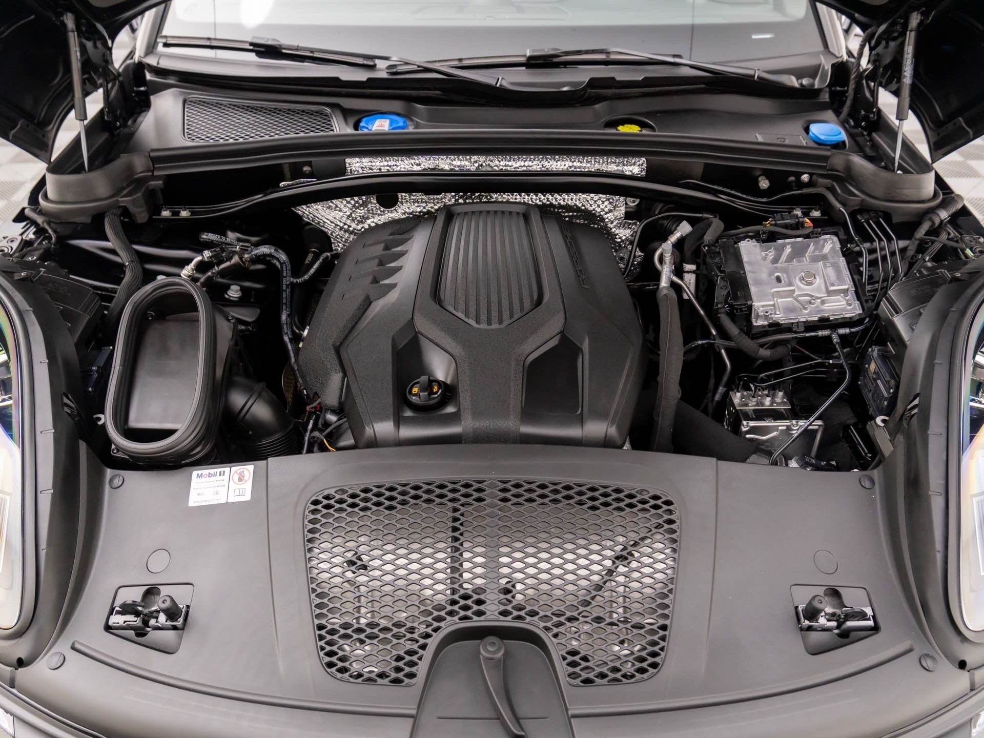 2024 Porsche Macan  photo