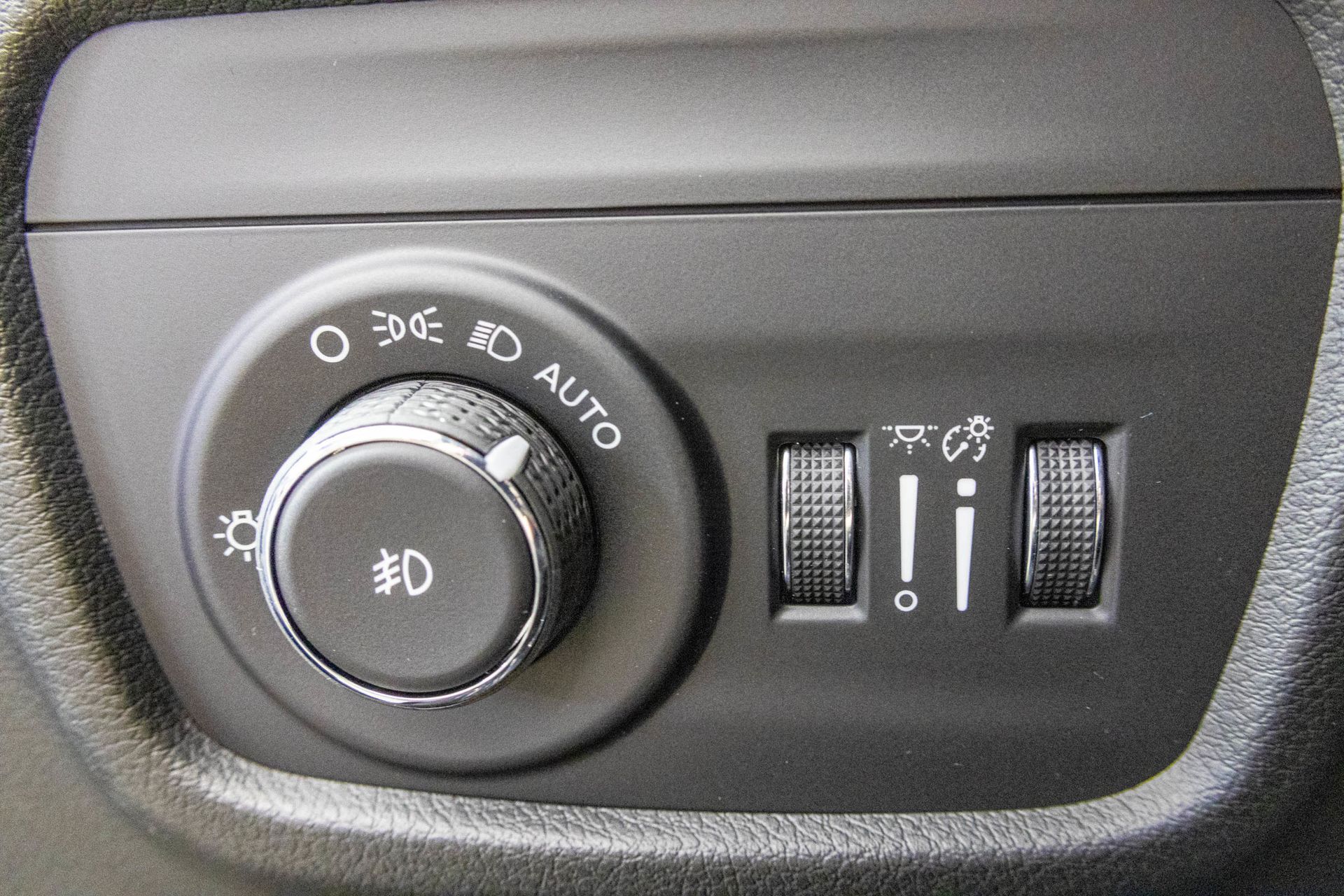 2025 JEEP GRAND CHEROKEE - Image 18