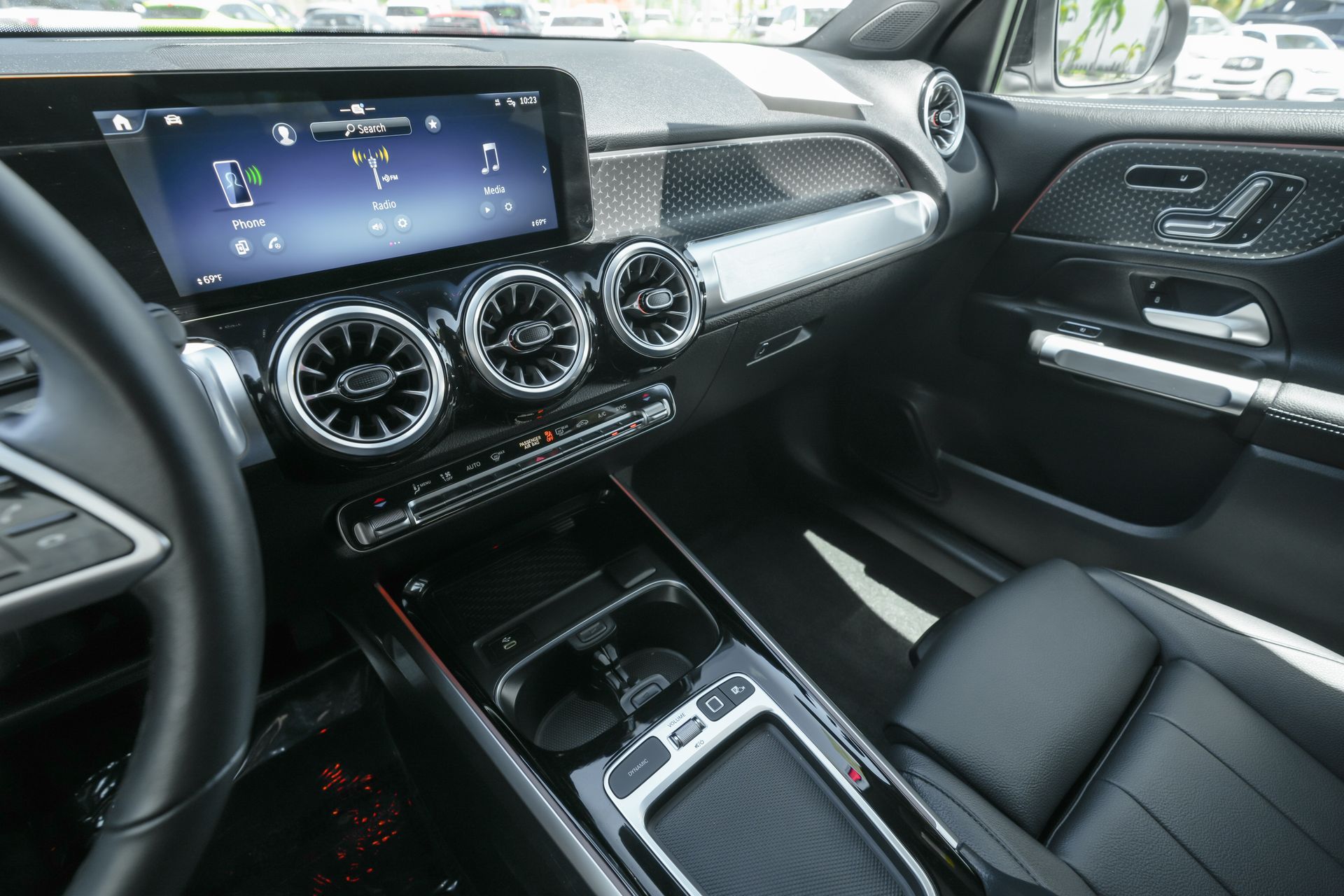 2025 Mercedes Benz GLB 250 photo 5