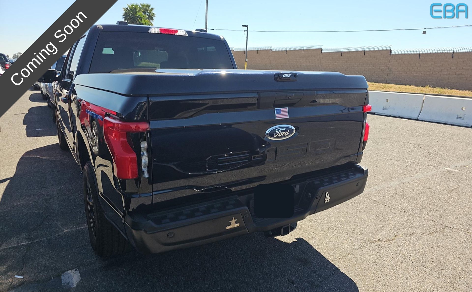 View vehicle photo 4