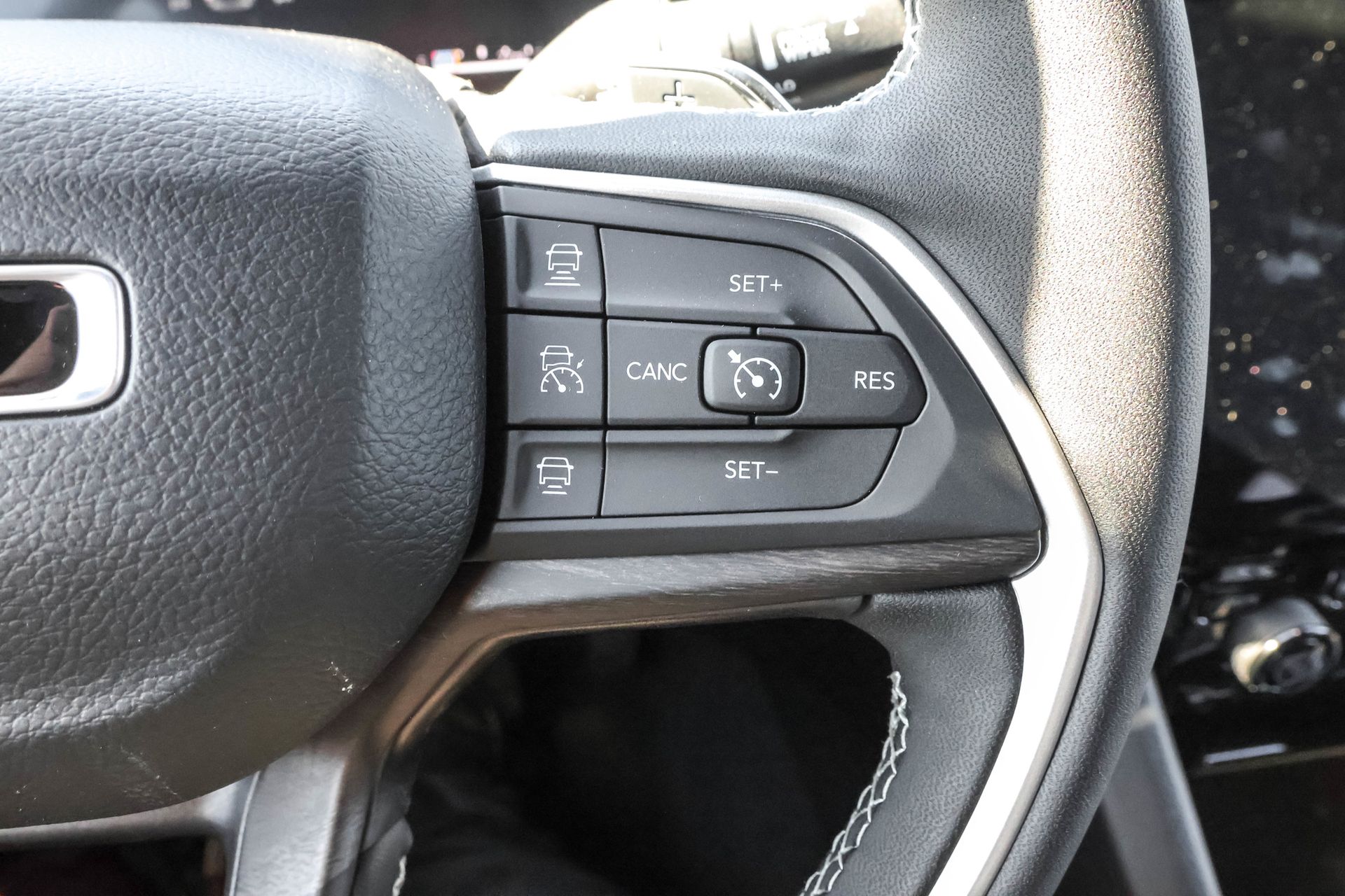 2025 JEEP GRAND CHEROKEE - Image 28