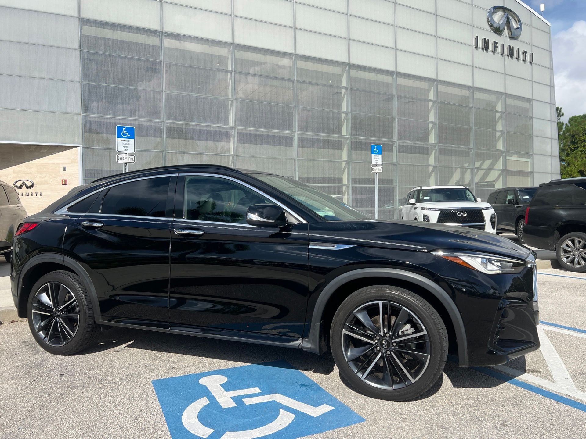 2023 INFINITI QX55 LUXE