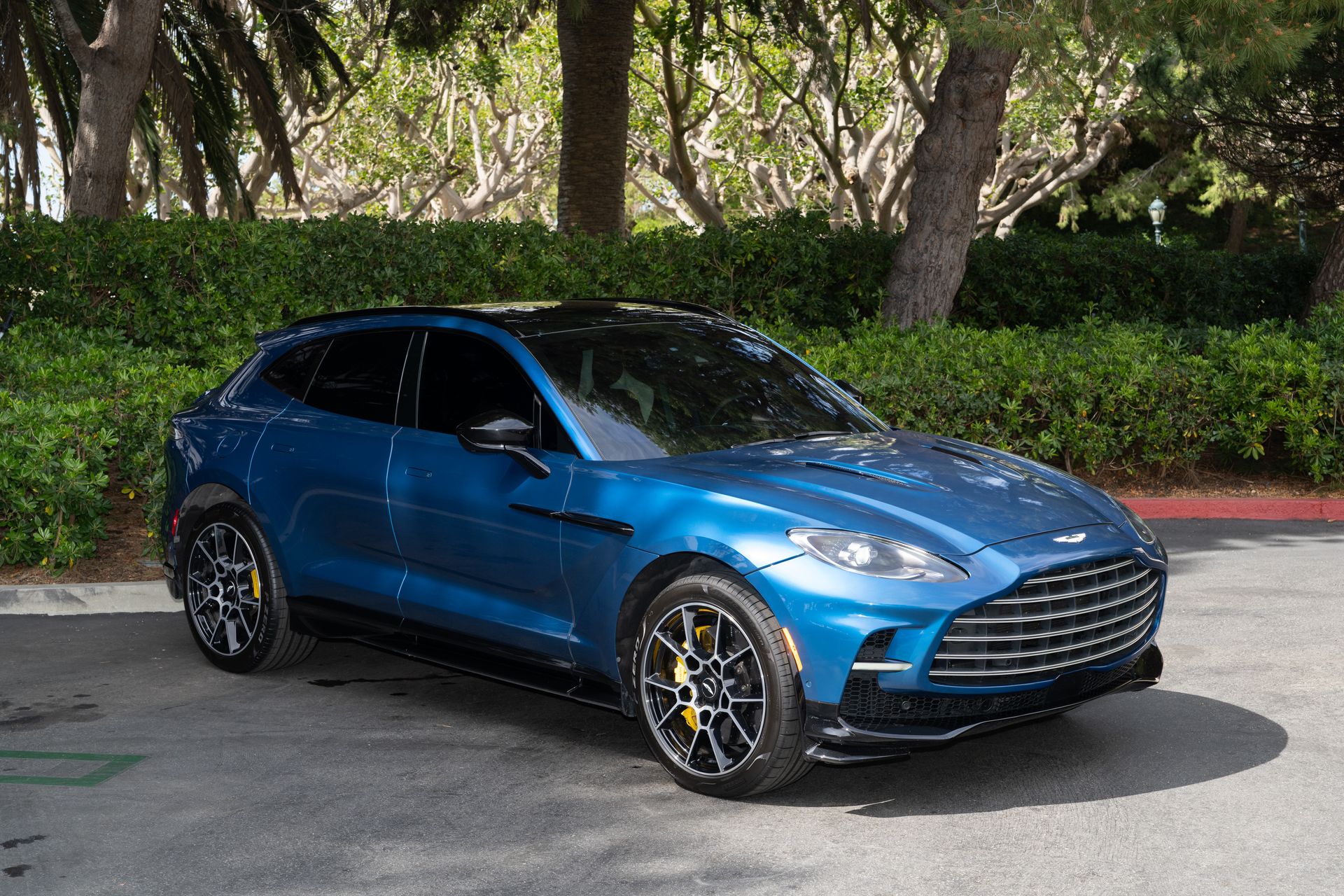/2023 Aston-Martin DBX