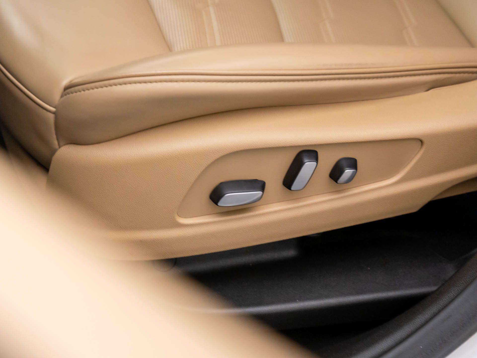 2022 Cadillac XT6 Premium Luxury photo