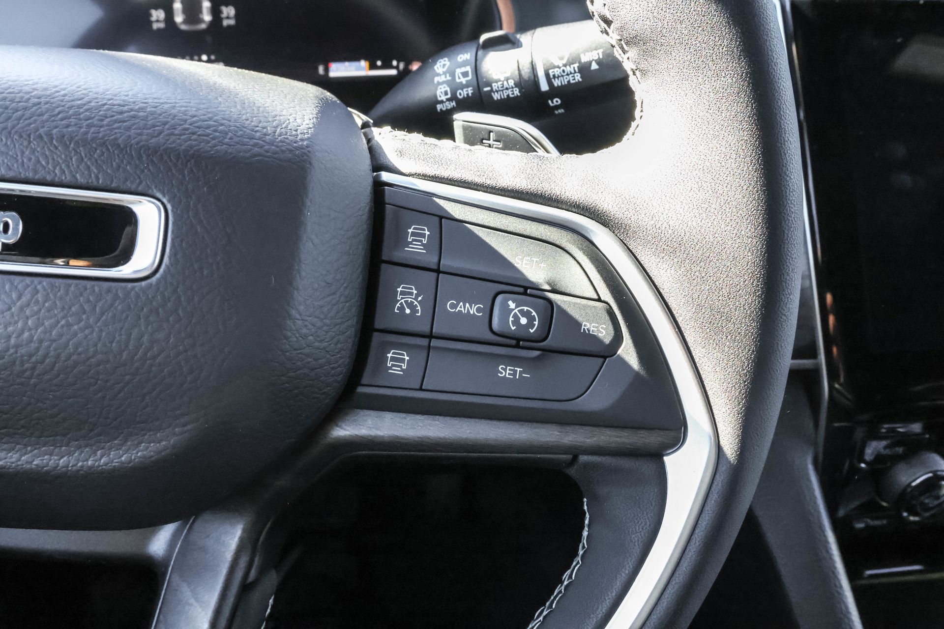 2025 JEEP GRAND CHEROKEE - Image 25