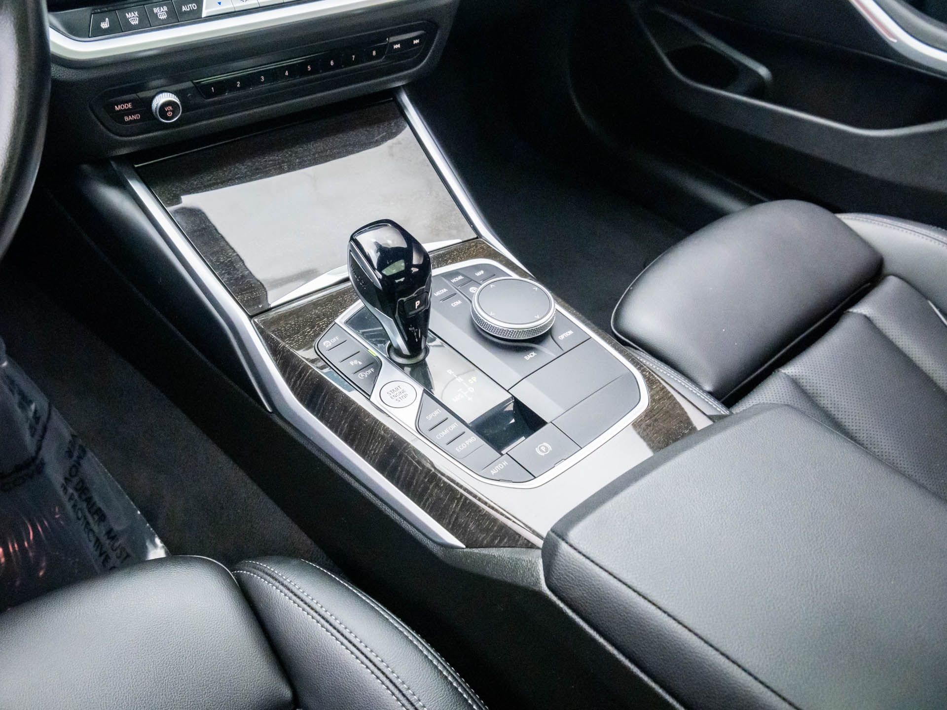2022 BMW 3-Series 330i xDrive photo