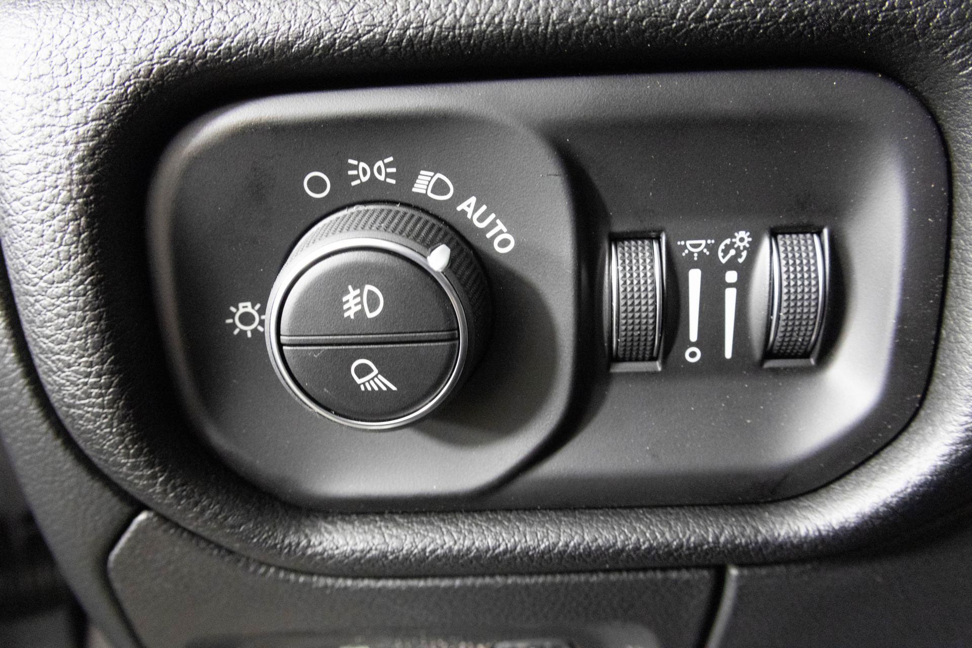 2026 RAM 1500 - Image 18