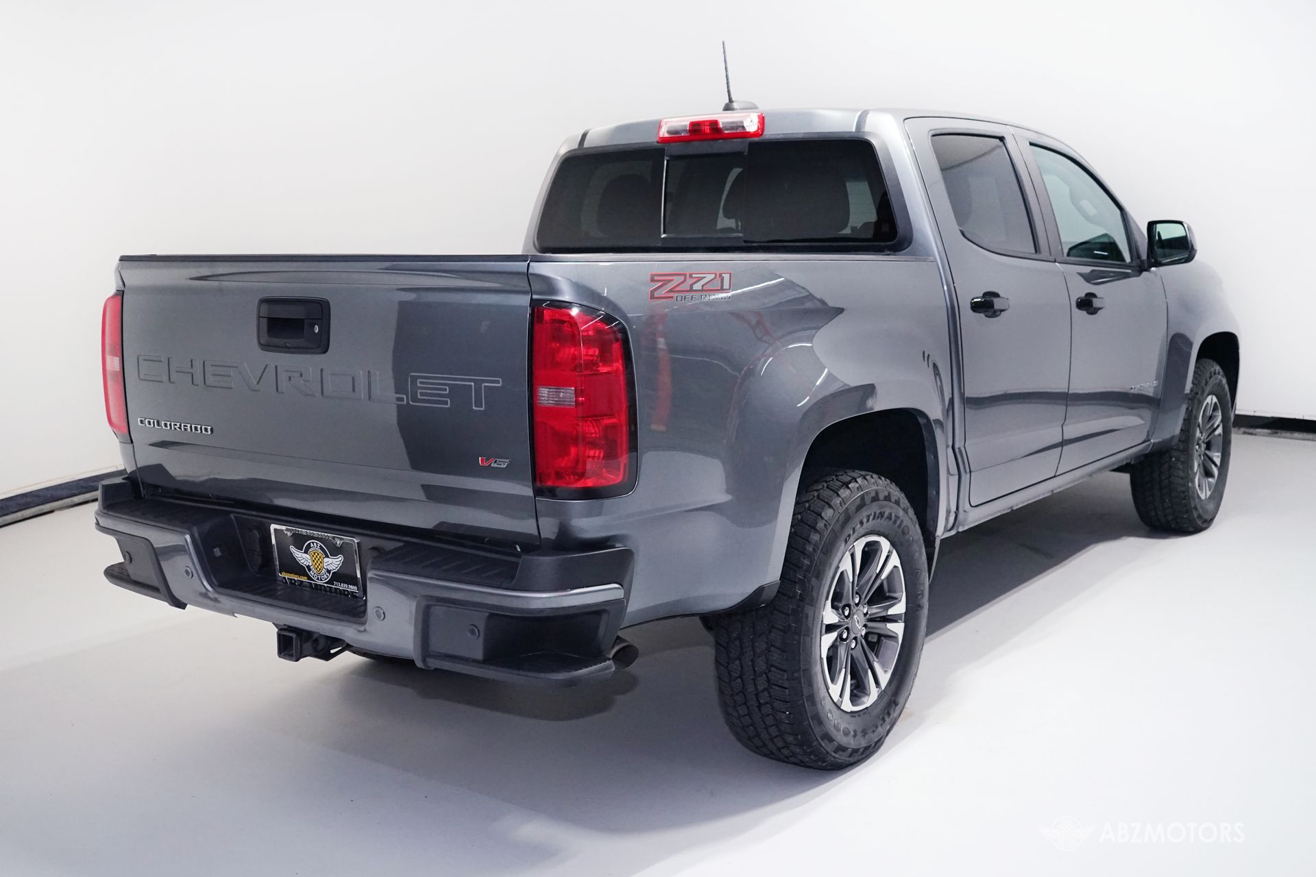 View vehicle photo 5