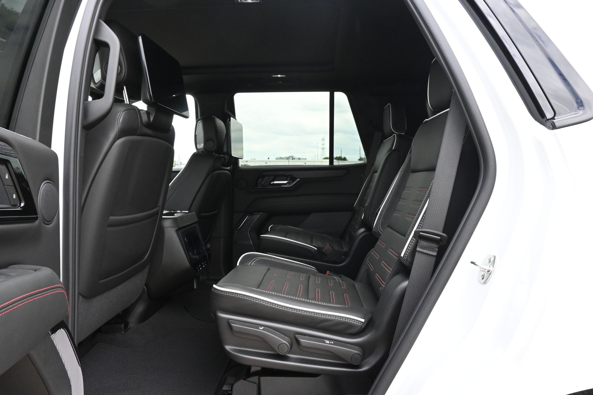 2026 GMC Yukon AT4 Ultimate White at Central Houston Nissan