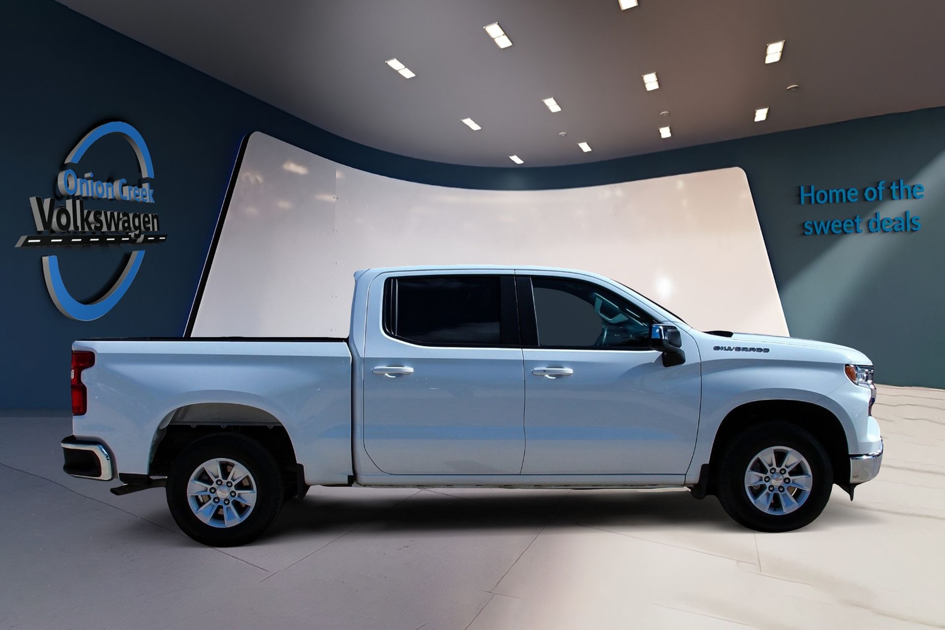 View vehicle photo 4