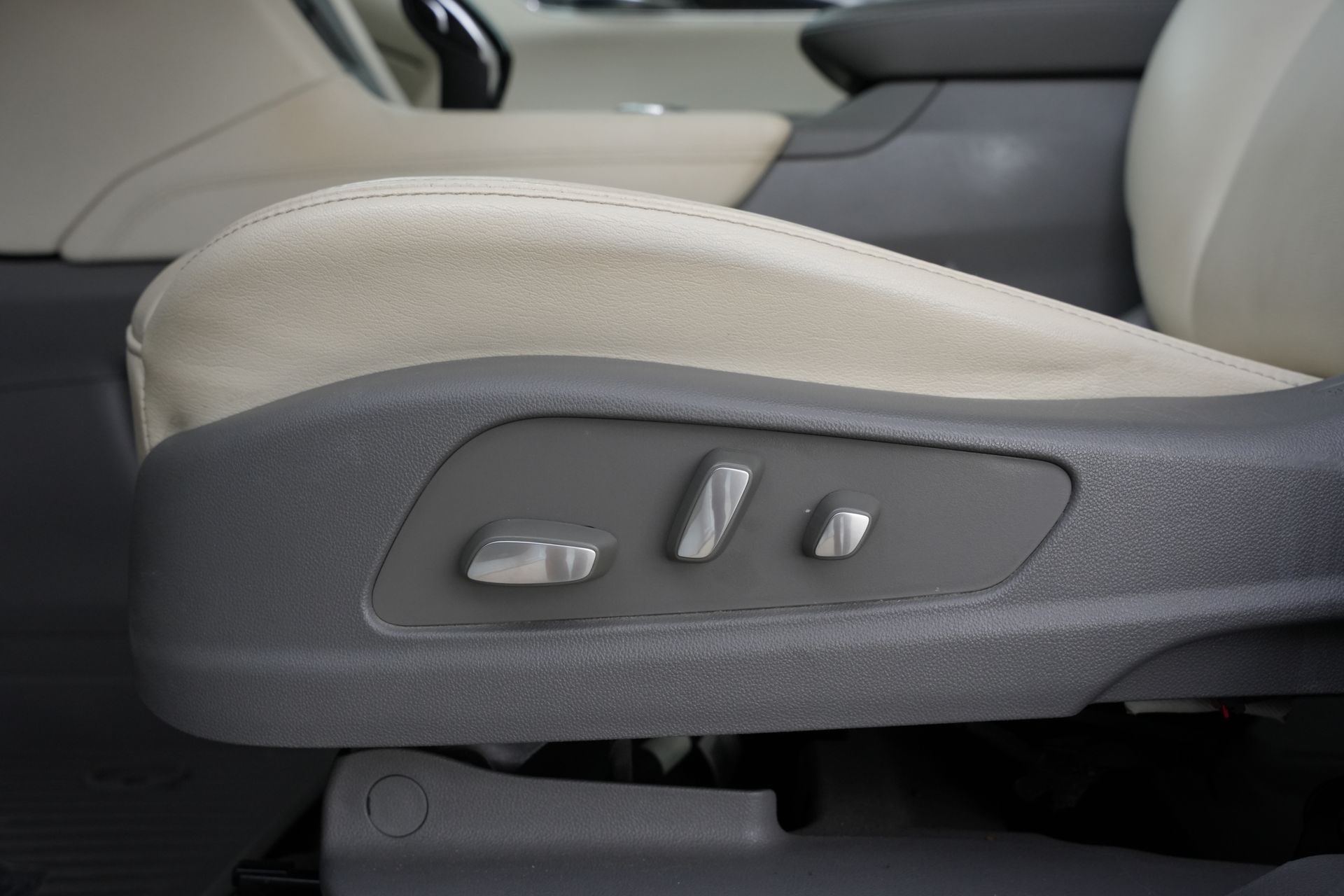 2021 Cadillac XT6 Premium Luxury White at Bayway Cadillac Southwest