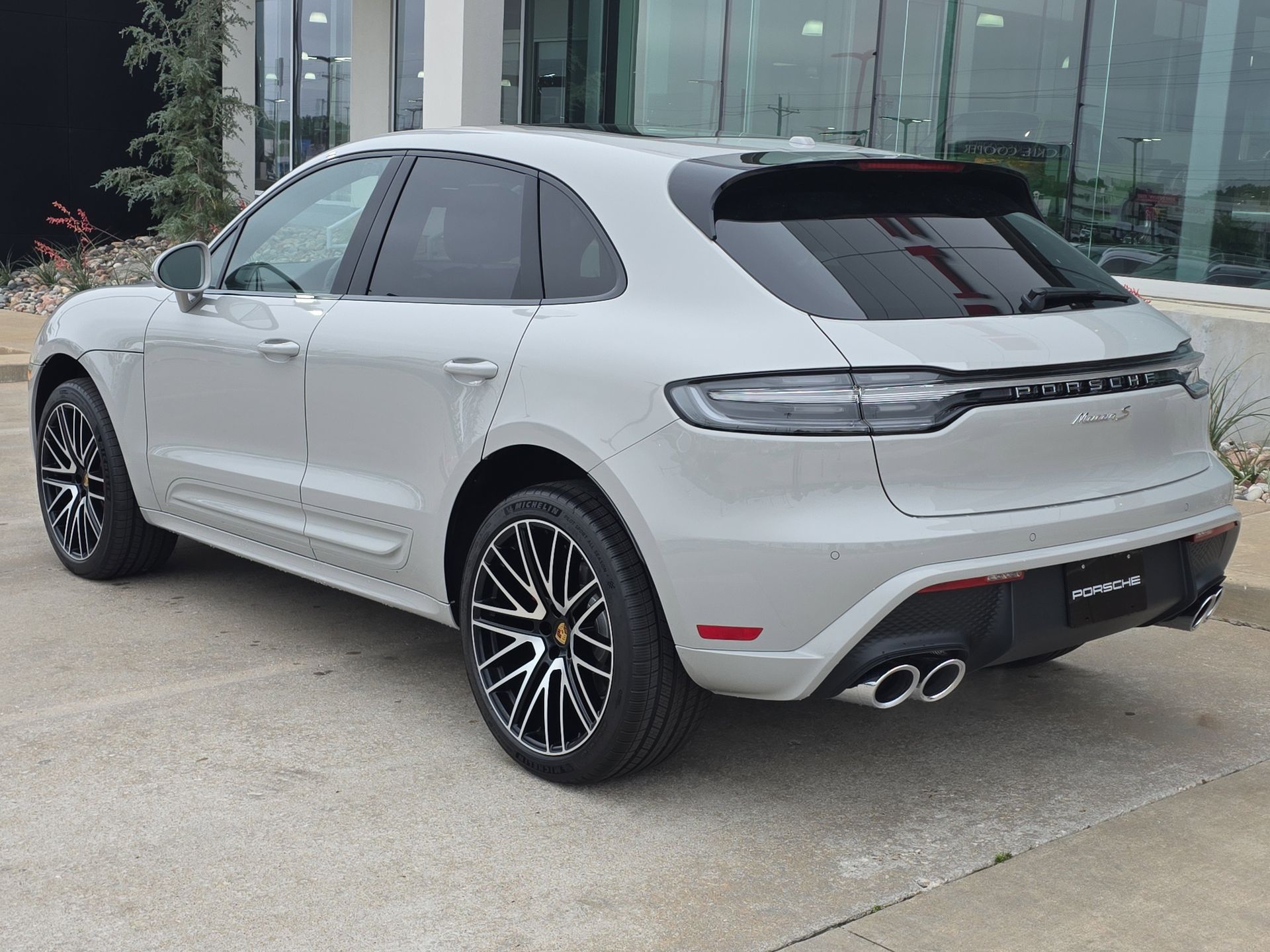 View vehicle photo 3