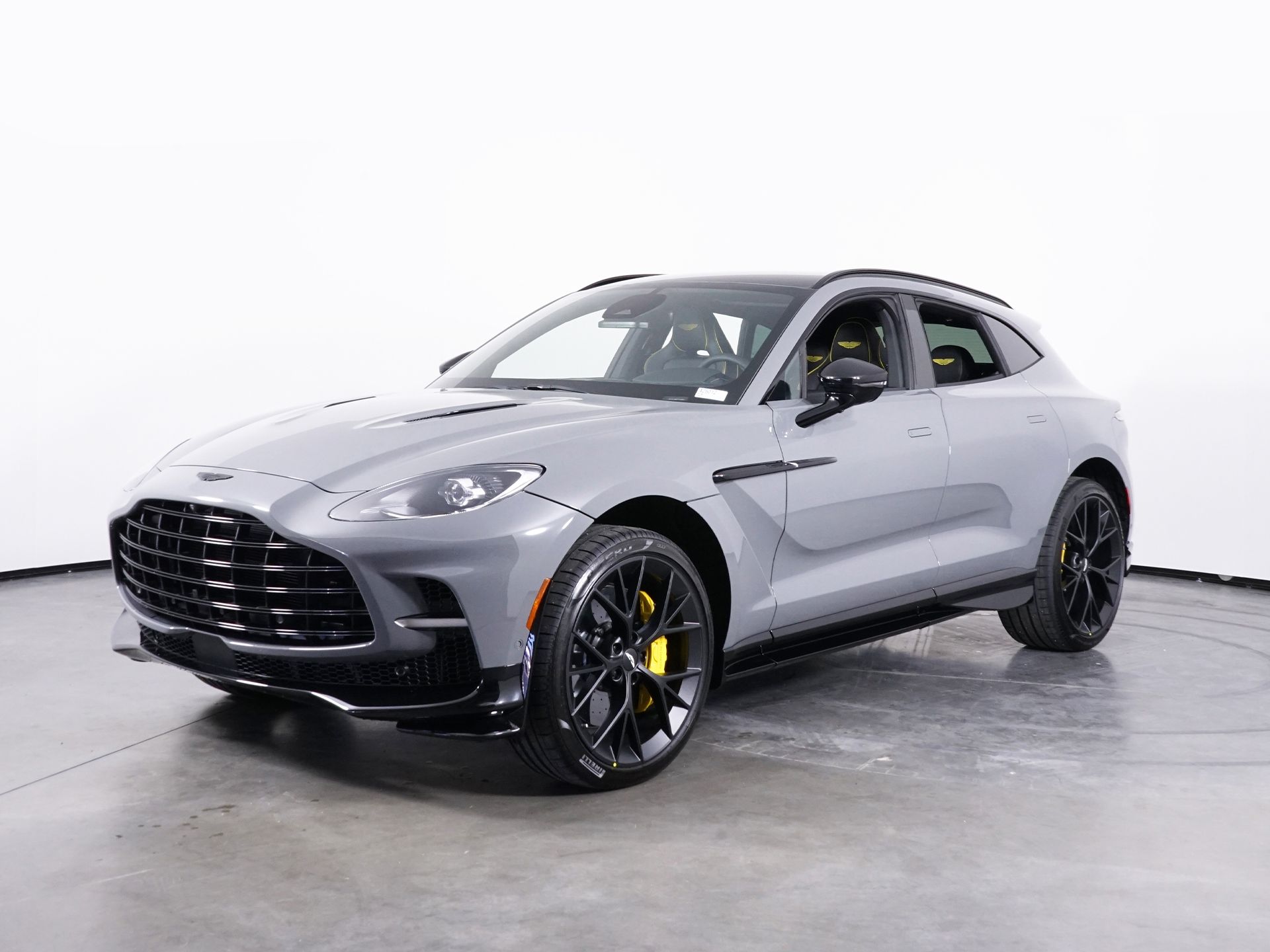 2026 Aston Martin DBX 707's photo