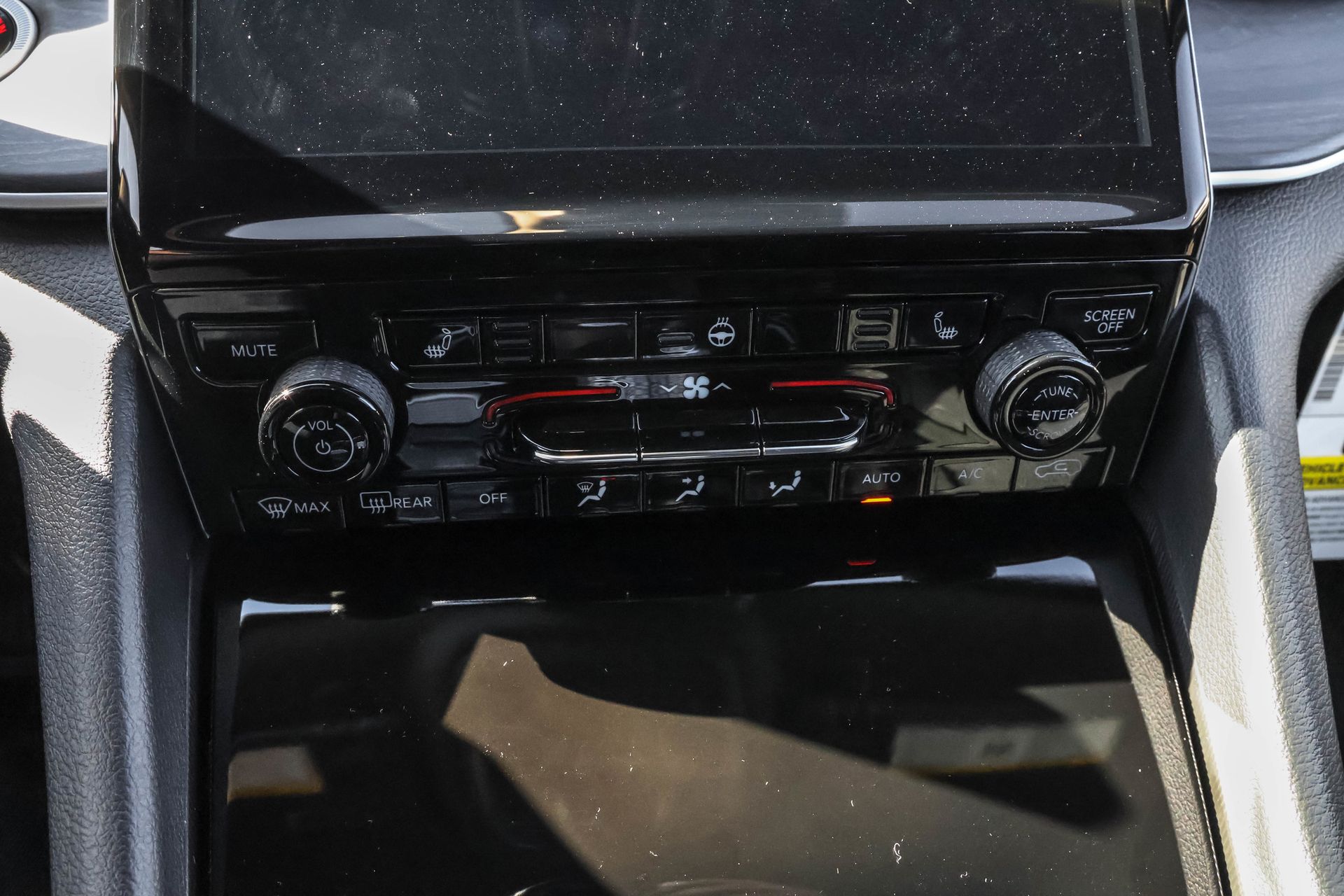 2025 JEEP GRAND CHEROKEE - Image 19