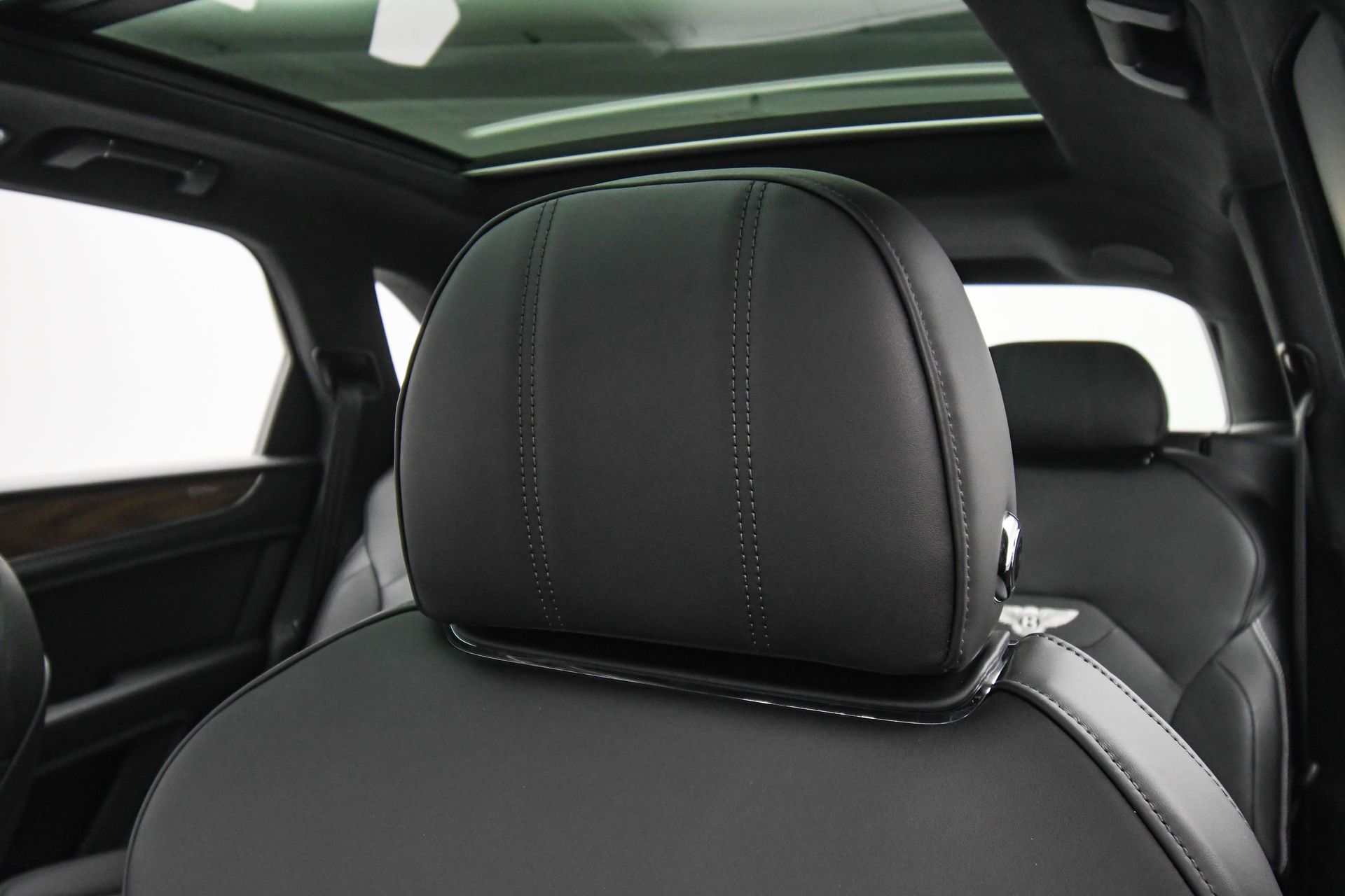 2025 Bentley Bentayga - Photo 49