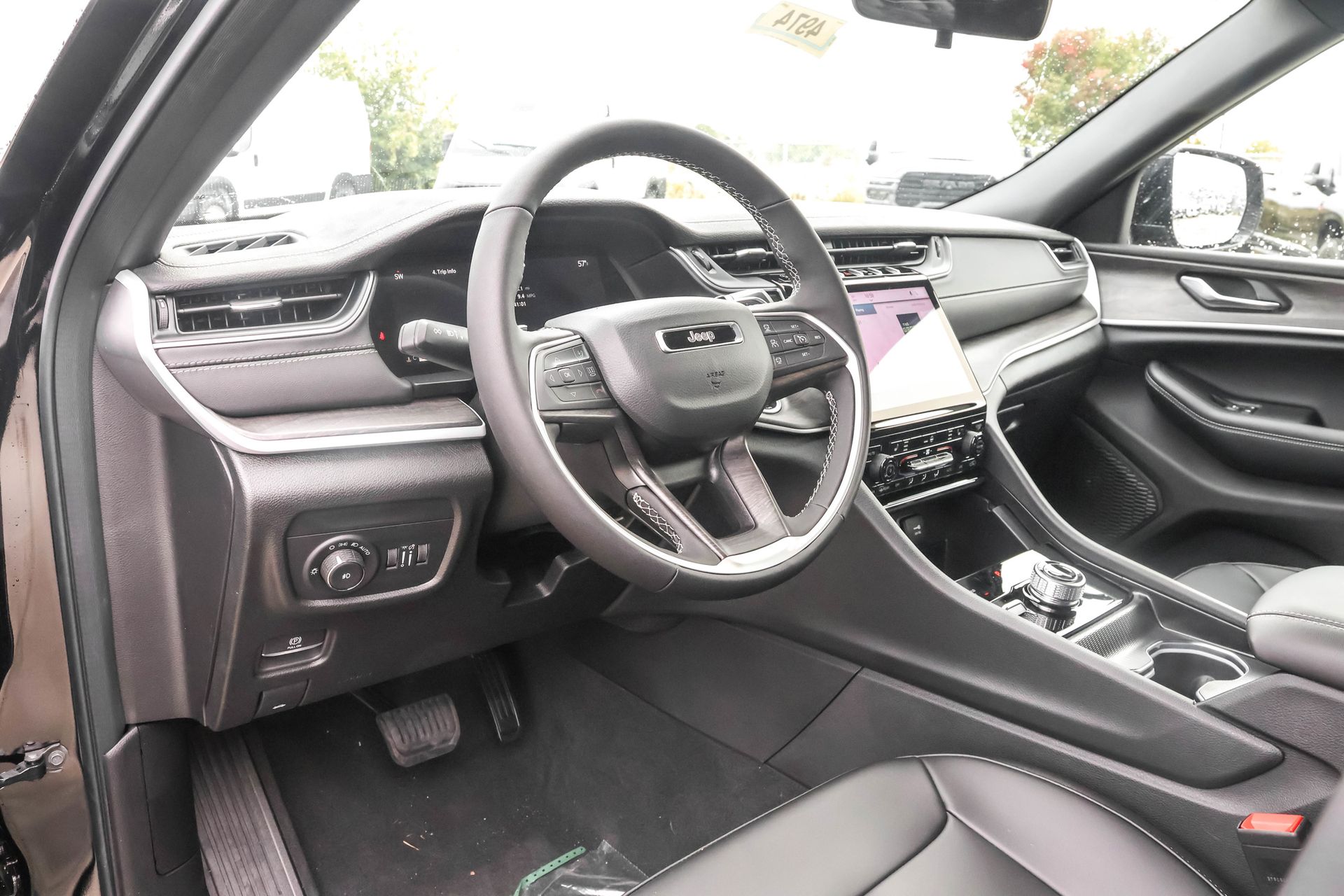 2025 JEEP GRAND CHEROKEE - Image 3