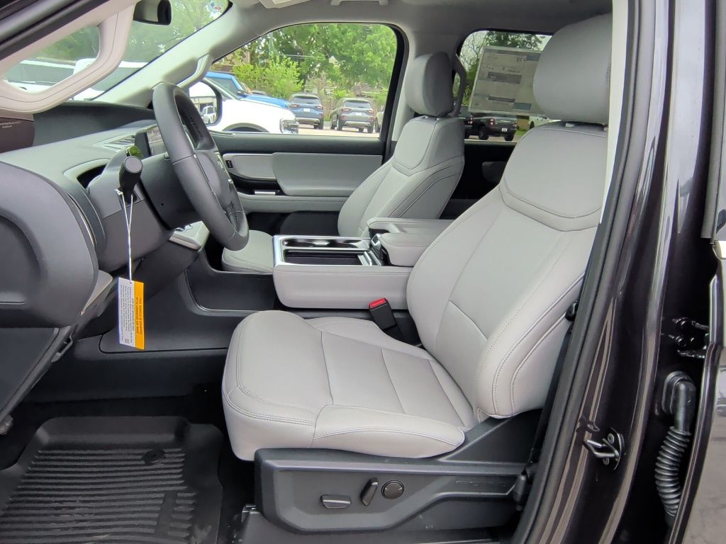2026 Ford Expedition Active - 9