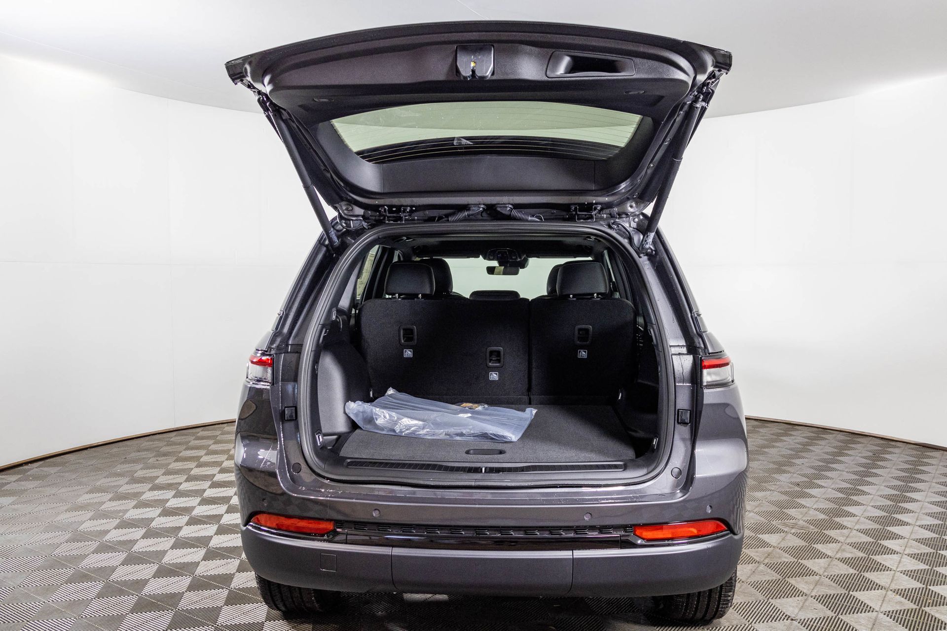 2025 JEEP GRAND CHEROKEE - Image 34