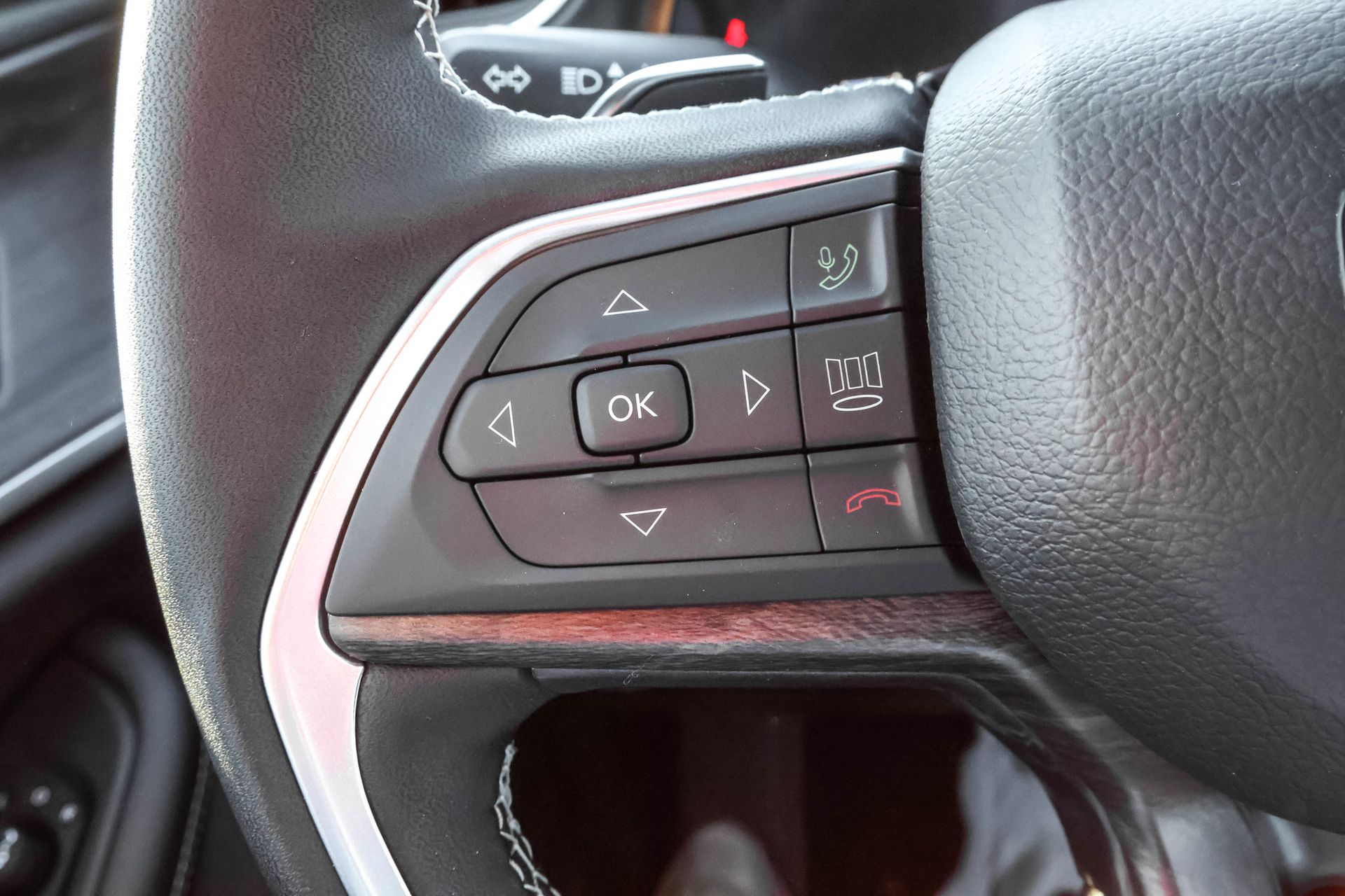 2025 JEEP GRAND CHEROKEE - Image 23