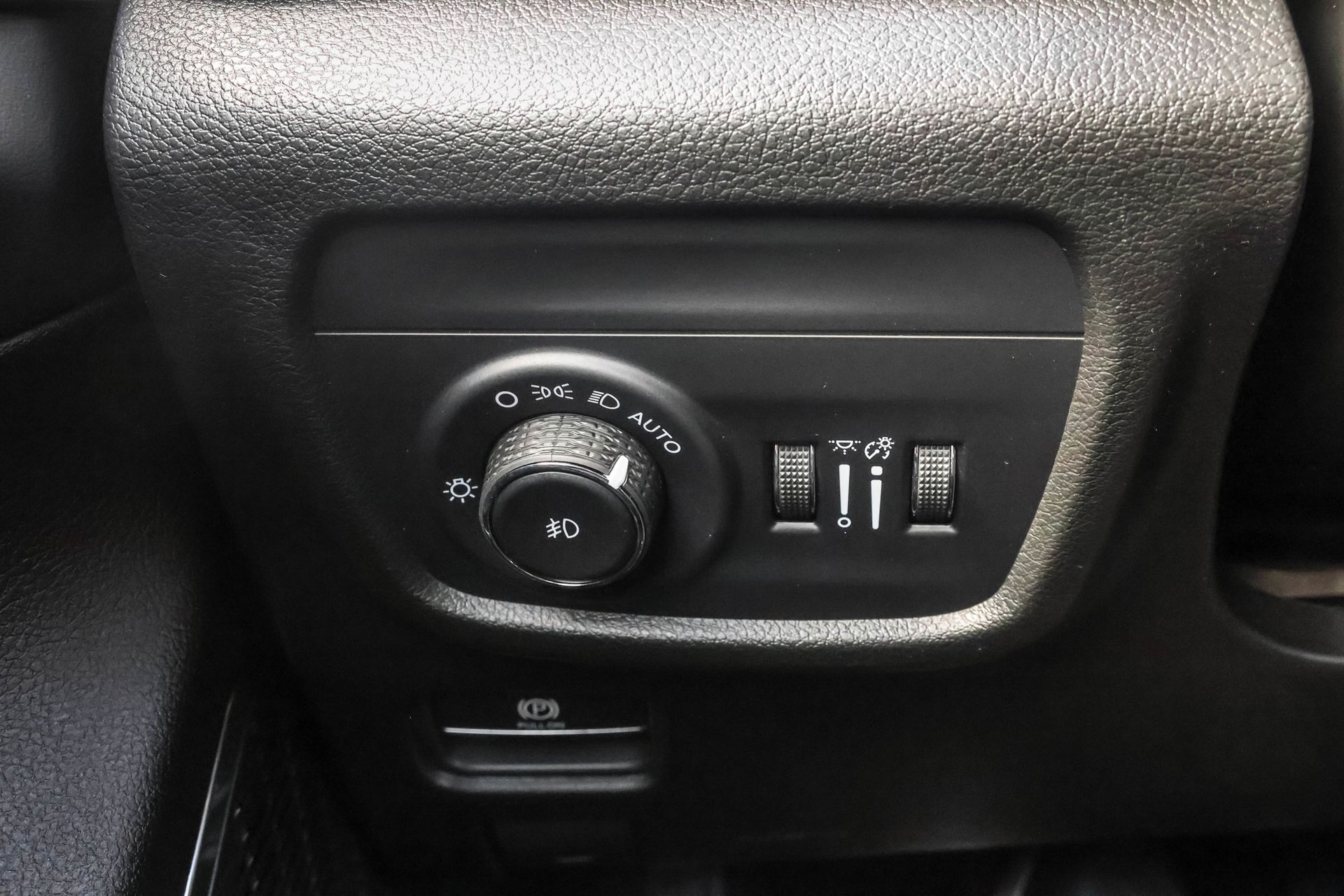 2025 JEEP GRAND CHEROKEE - Image 28