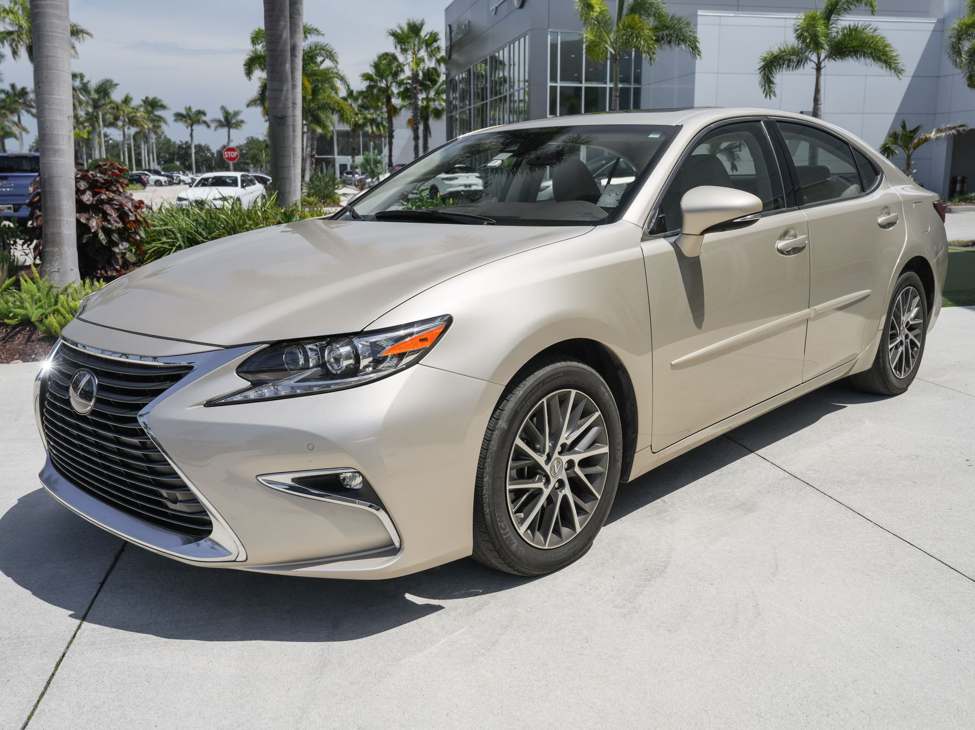used 2018 Lexus ES car, priced at $26,300
