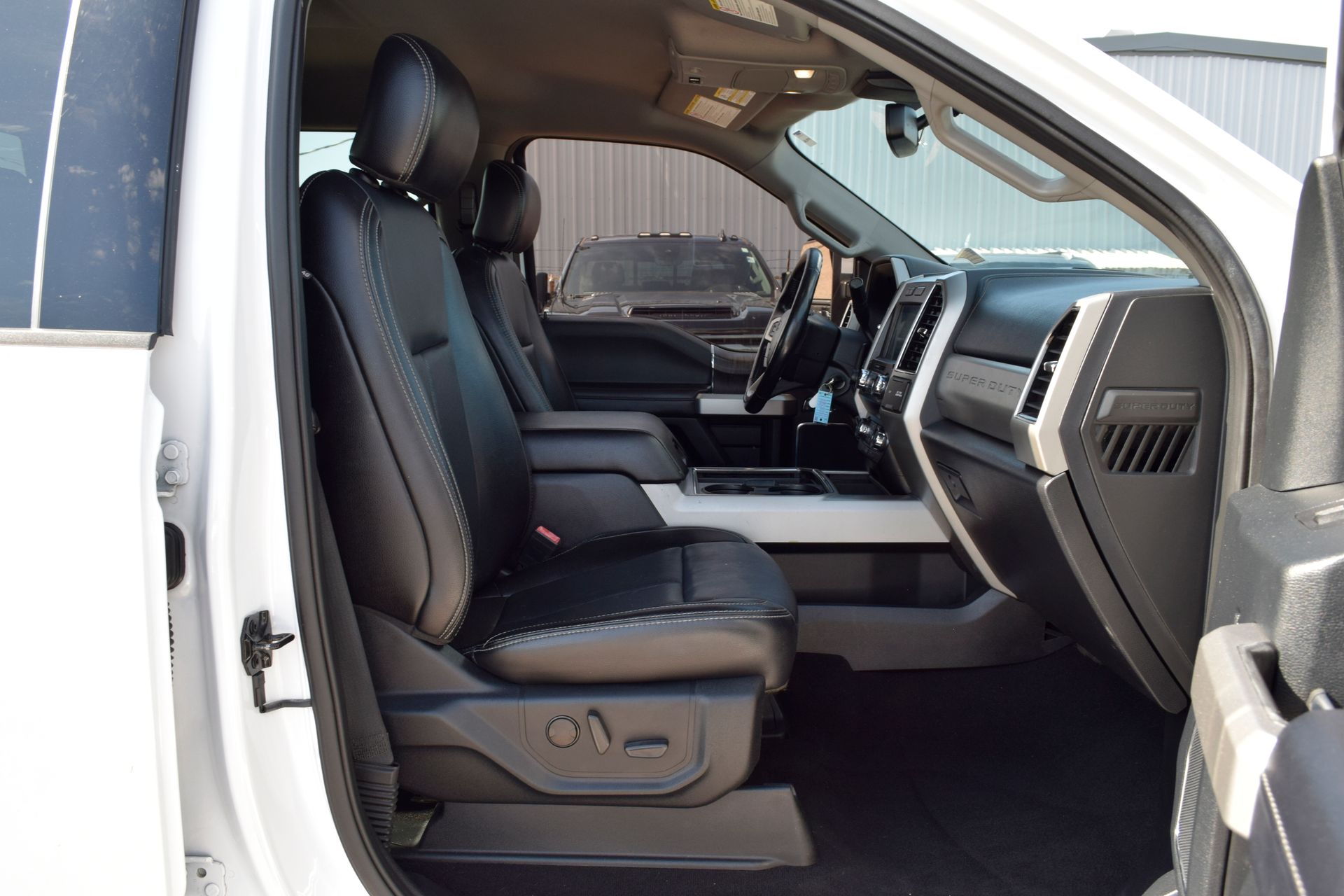 2021 Ford F-250SD Lariat White at Autostrade