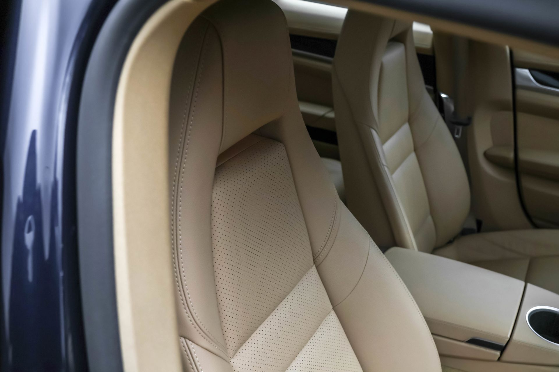 2015 PORSCHE PANAMERA - Image 35