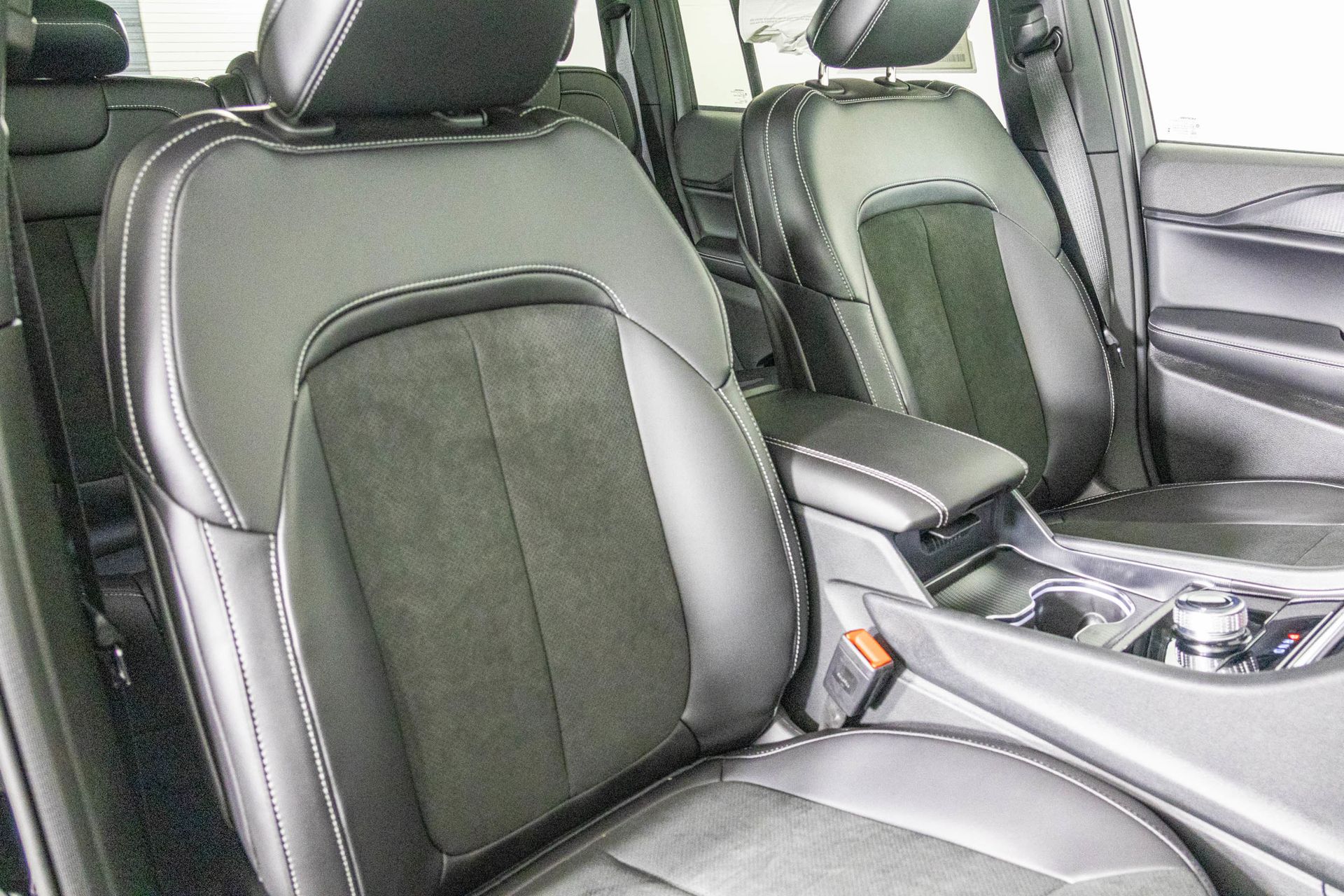 2025 JEEP GRAND CHEROKEE - Image 39