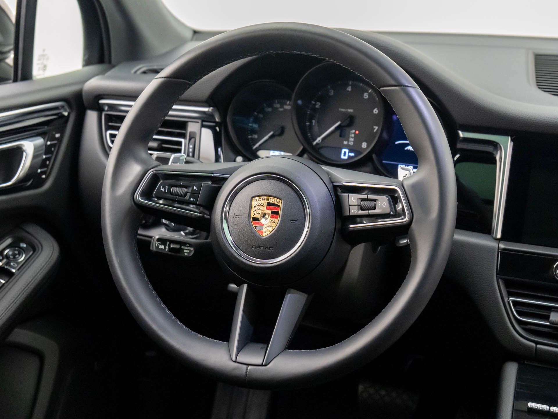 2024 Porsche Macan  photo