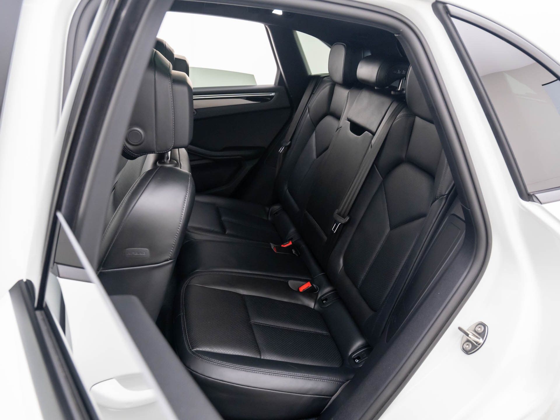 2023 Porsche Macan photo