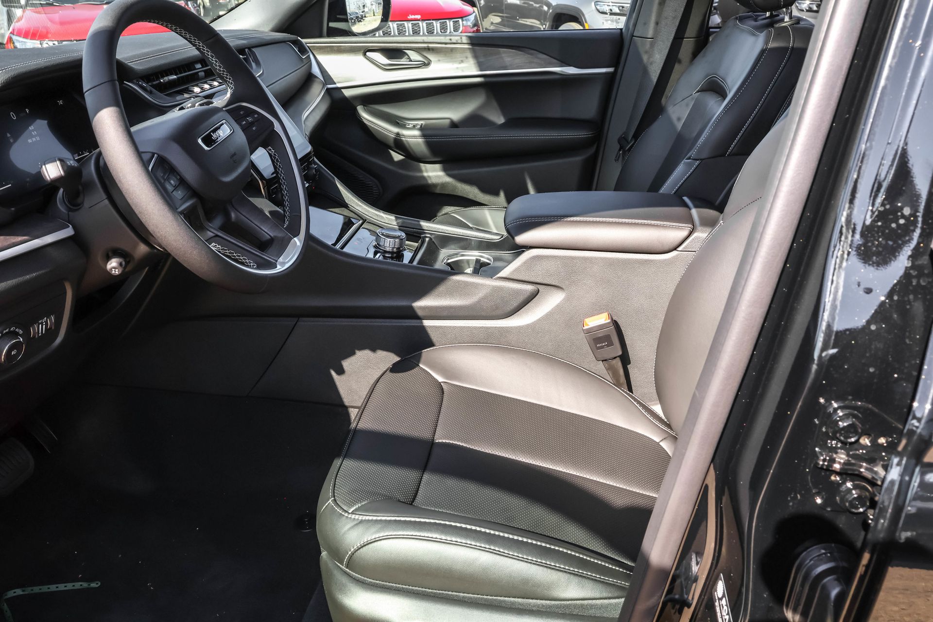 2025 JEEP GRAND CHEROKEE - Image 5