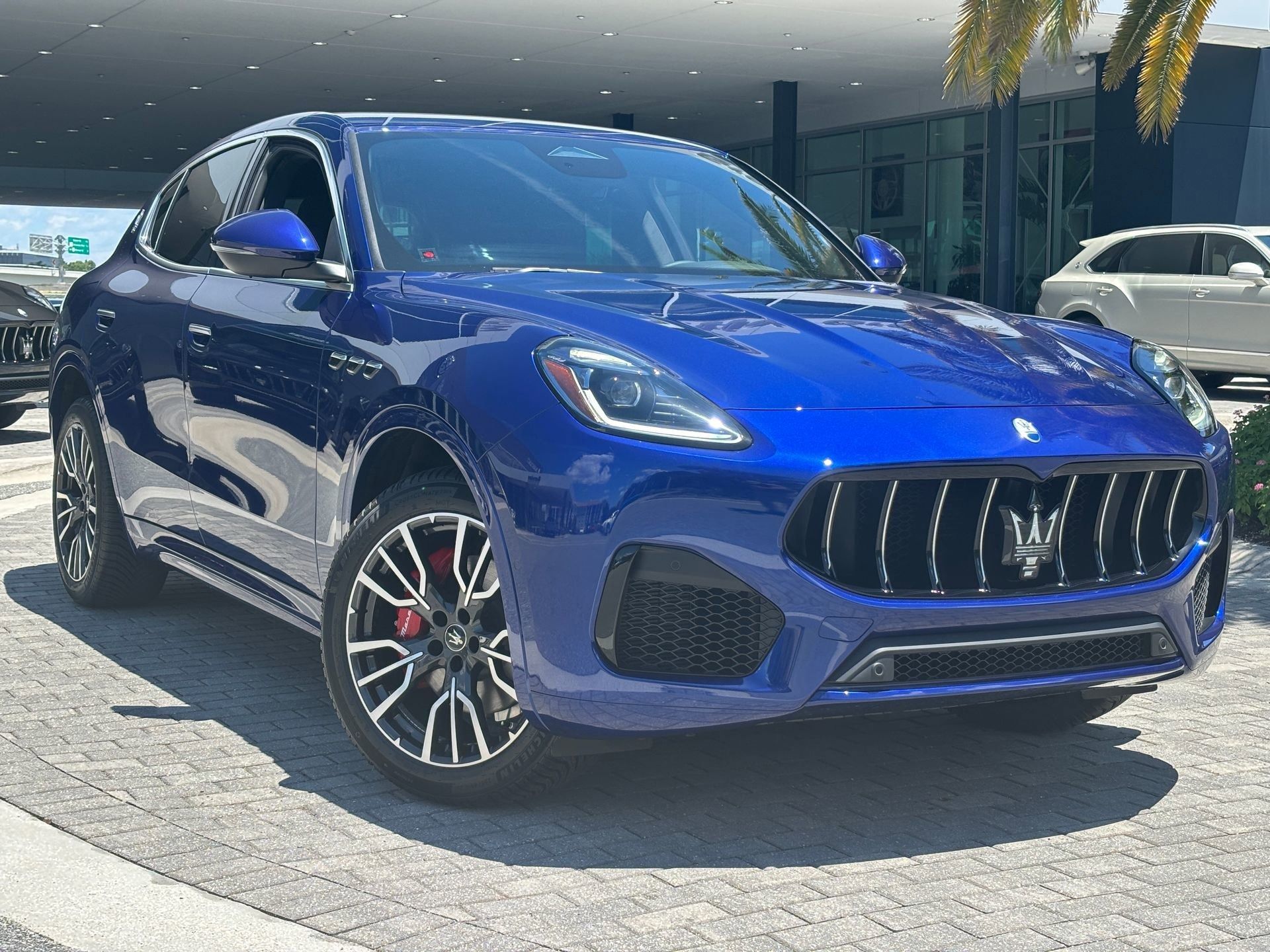 Blu Intenso Metallic 2025 Maserati Grecale SUV / Crossover All-Wheel Drive 8-Speed Automatic