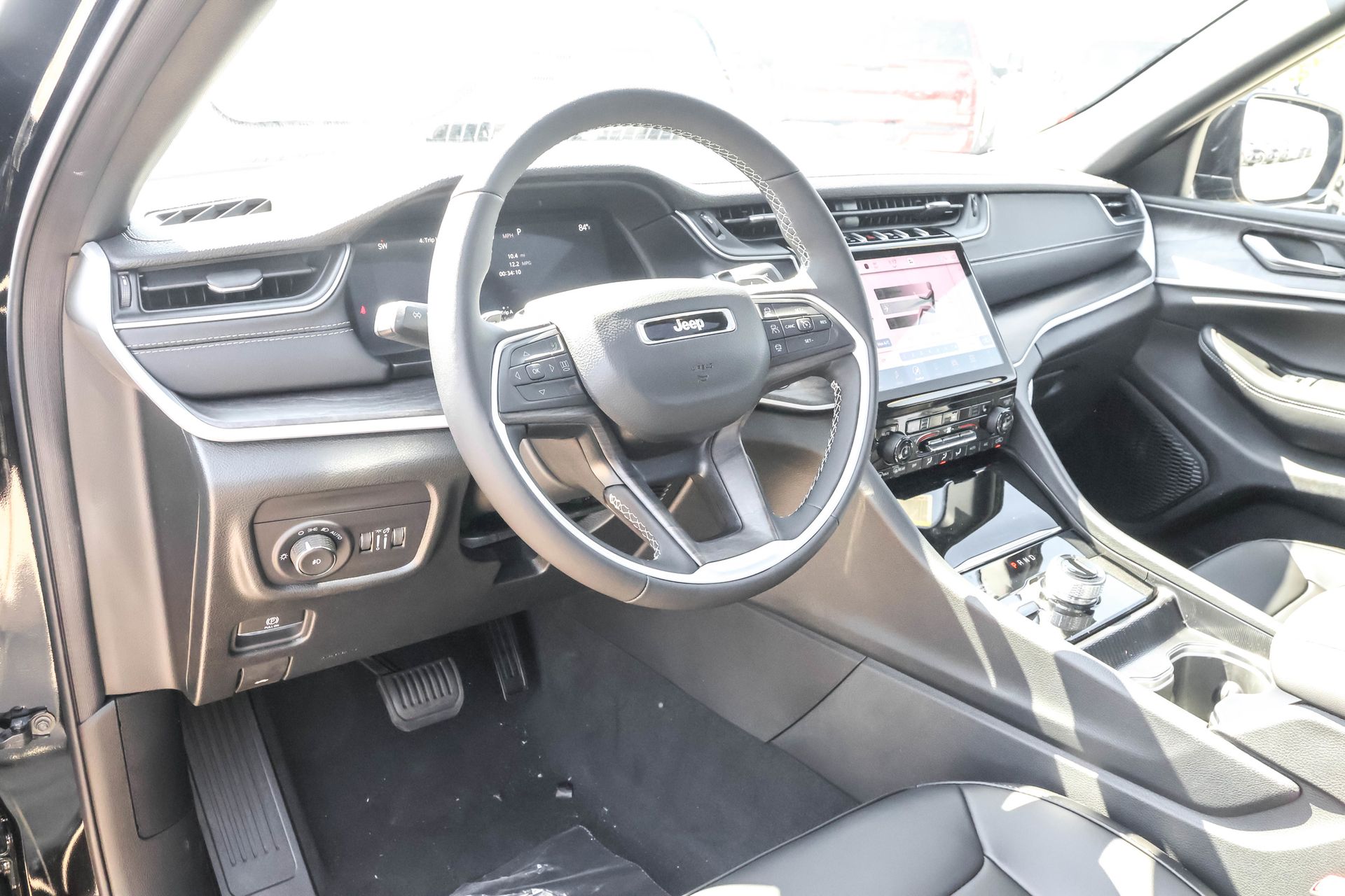 2025 JEEP GRAND CHEROKEE - Image 4