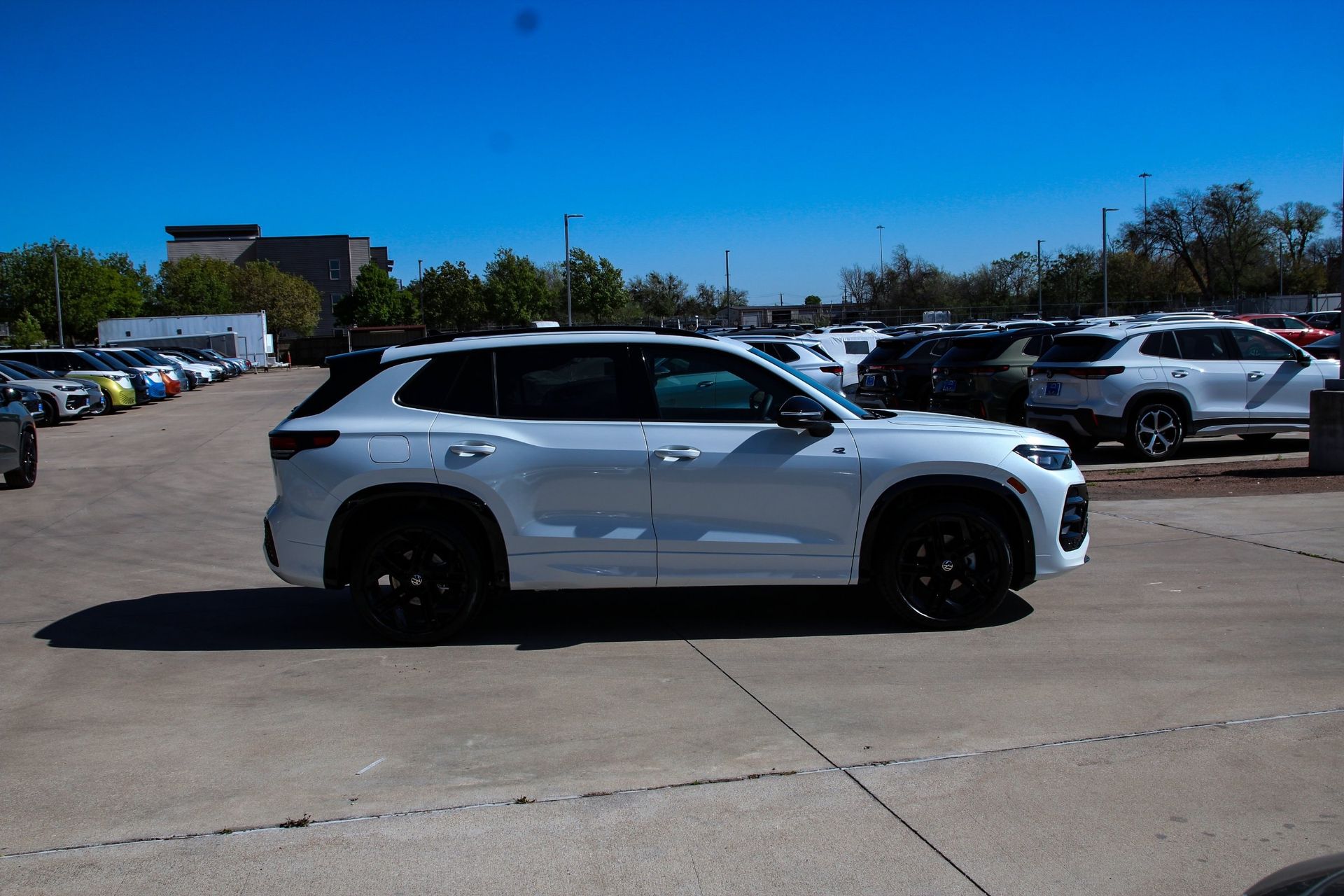 View vehicle photo 4