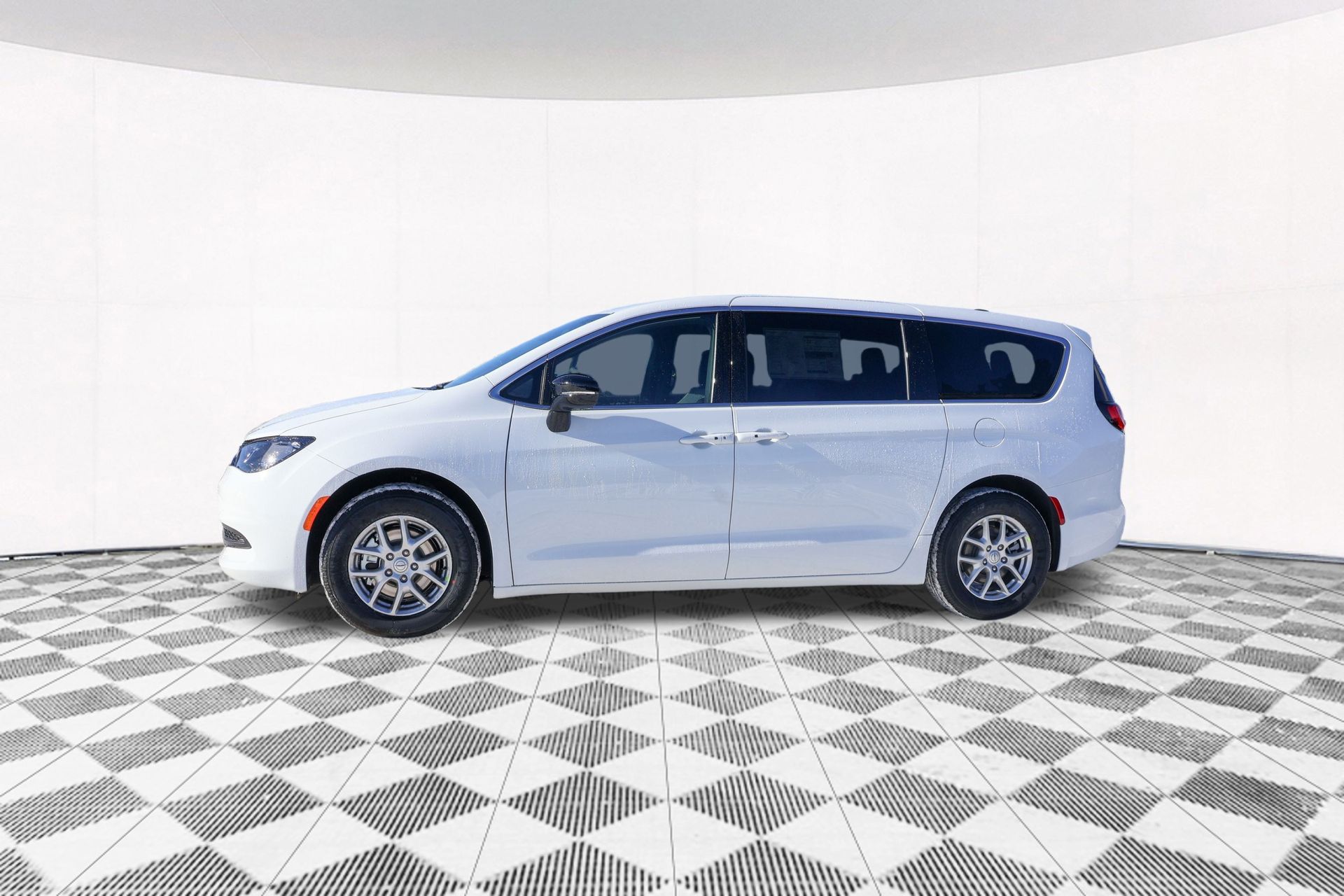 2026 CHRYSLER VOYAGER - Image 8