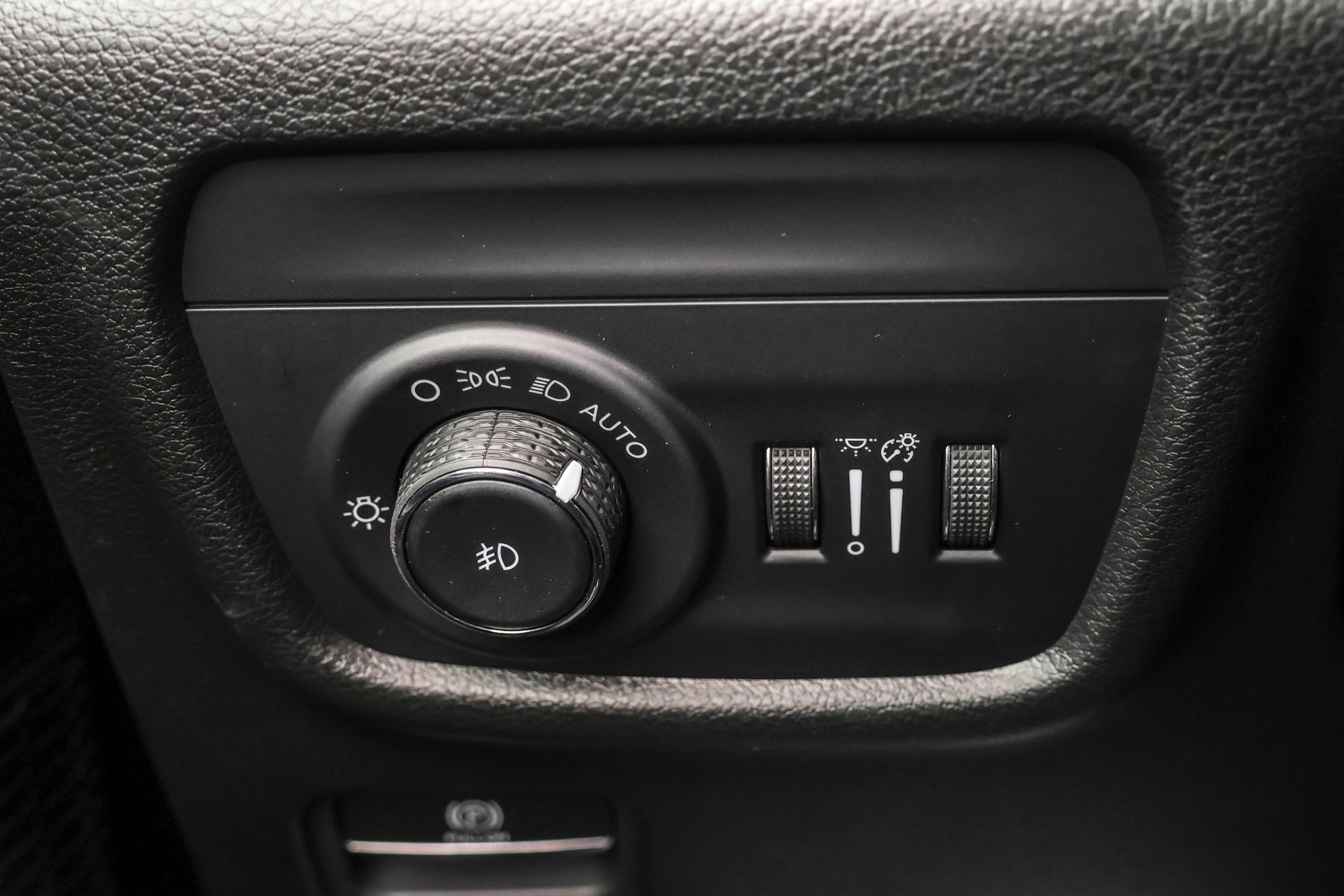 2025 JEEP GRAND CHEROKEE - Image 28