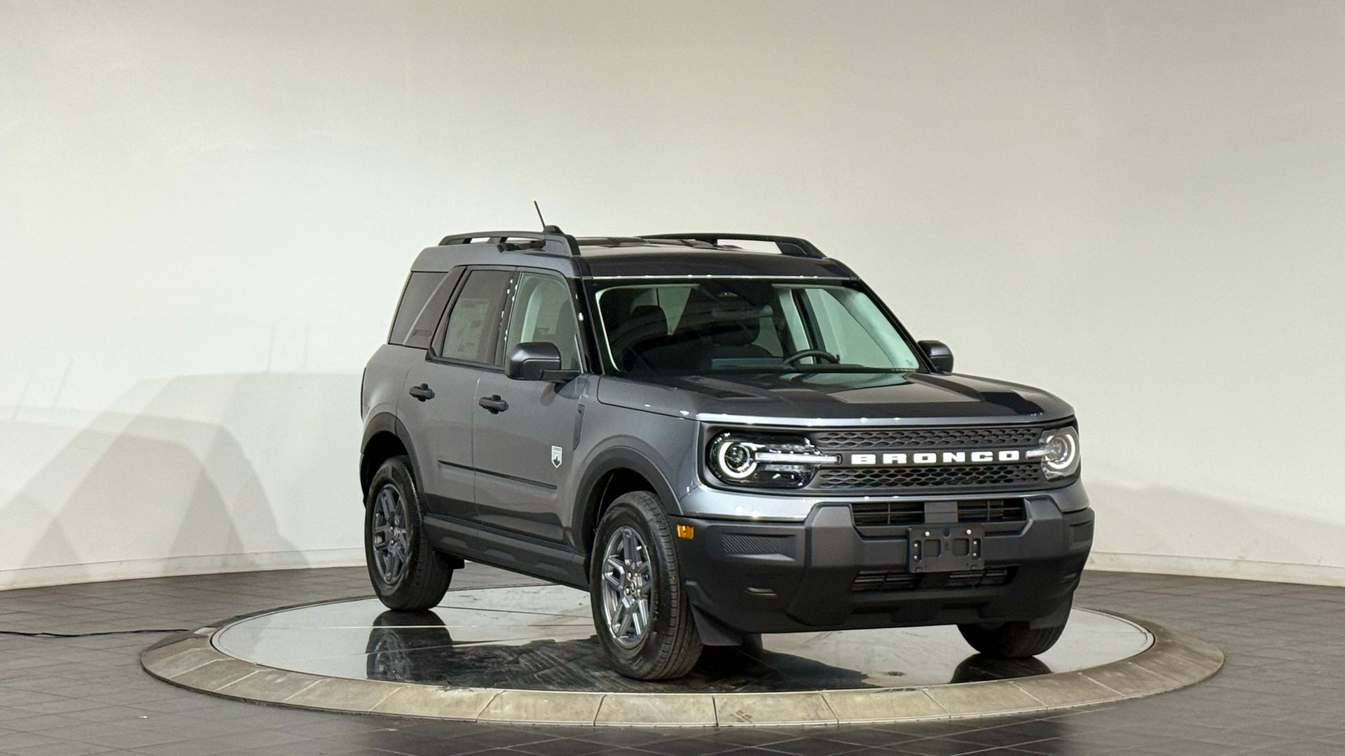 View vehicle photo 2