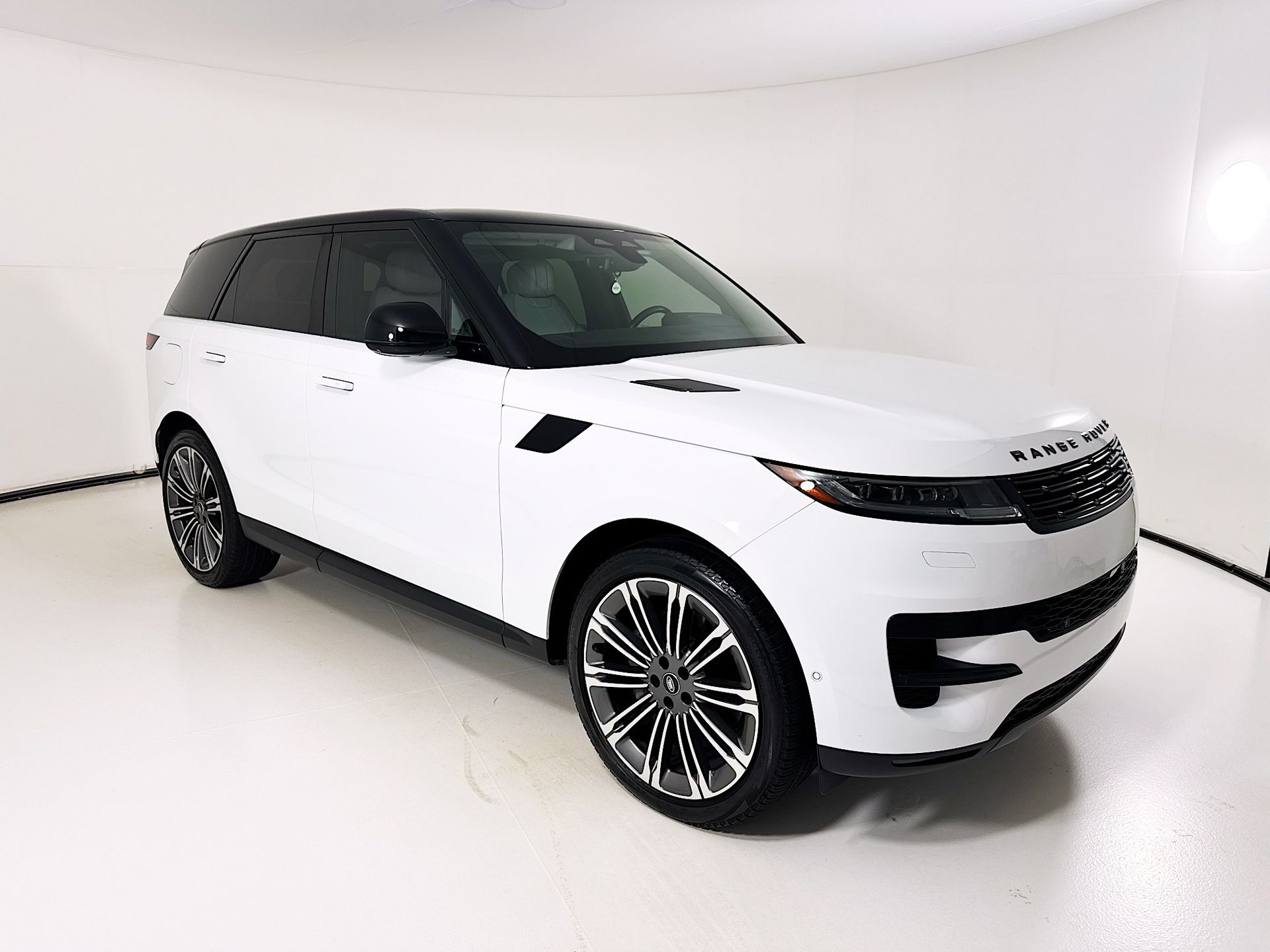 White 2024 Land Rover Range Rover Sport P360 SE AWD SUV / Crossover All-Wheel Drive 8-Speed Automatic