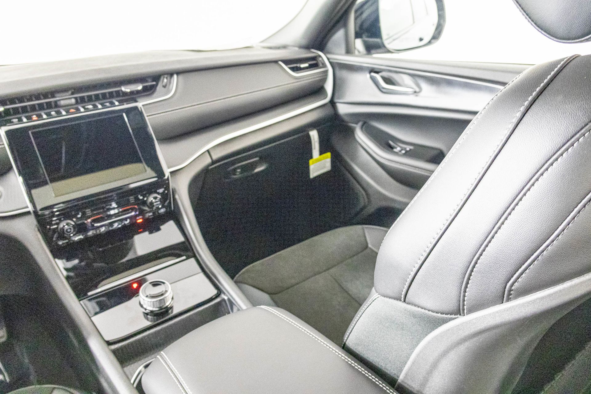 2025 JEEP GRAND CHEROKEE L - Image 33