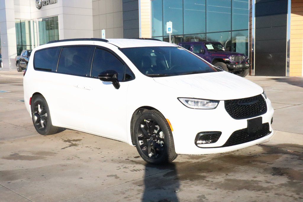 2026 Chrysler Pacifica Select FWD