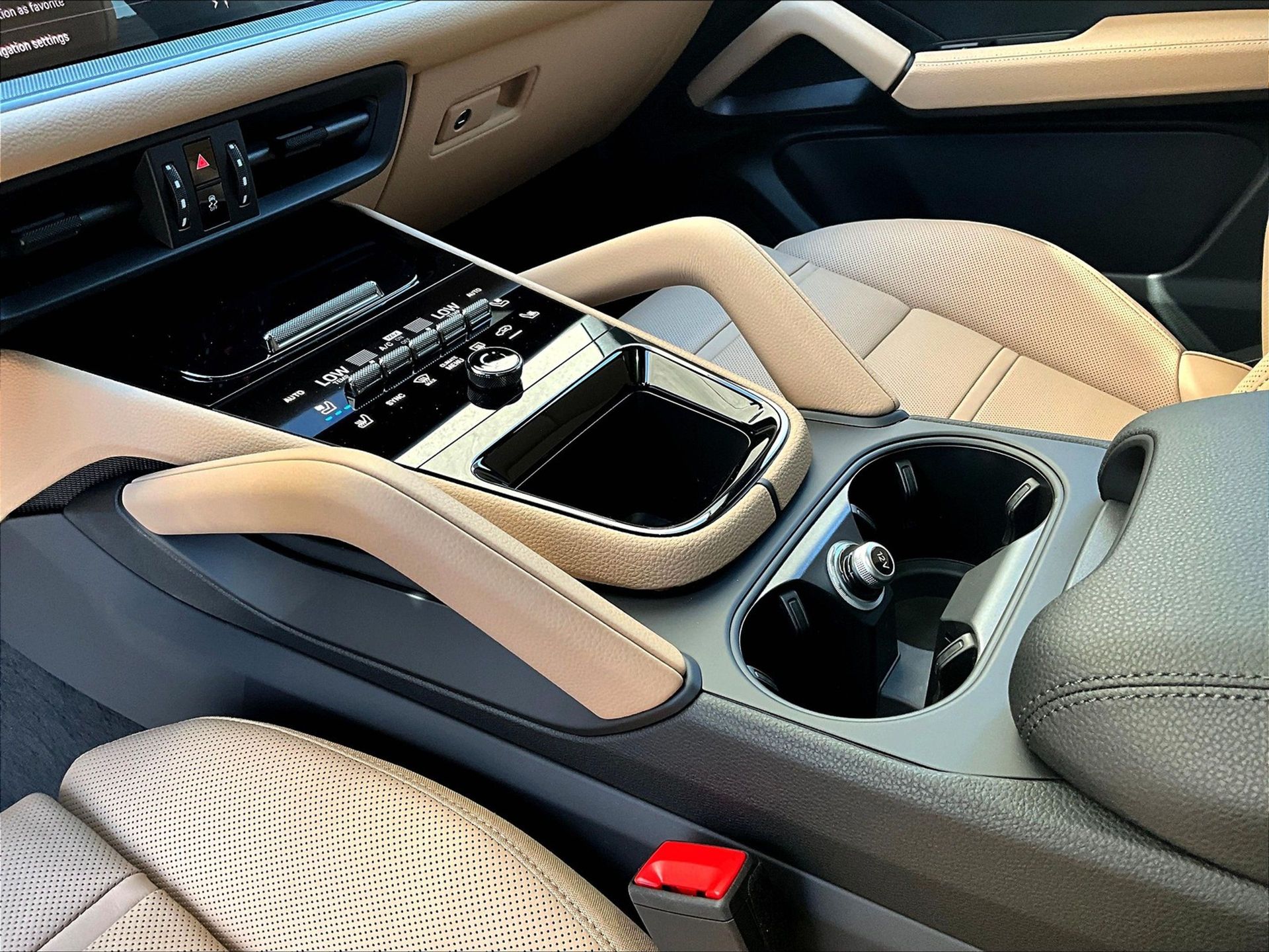 2025 Cayenne Coupe picture #16