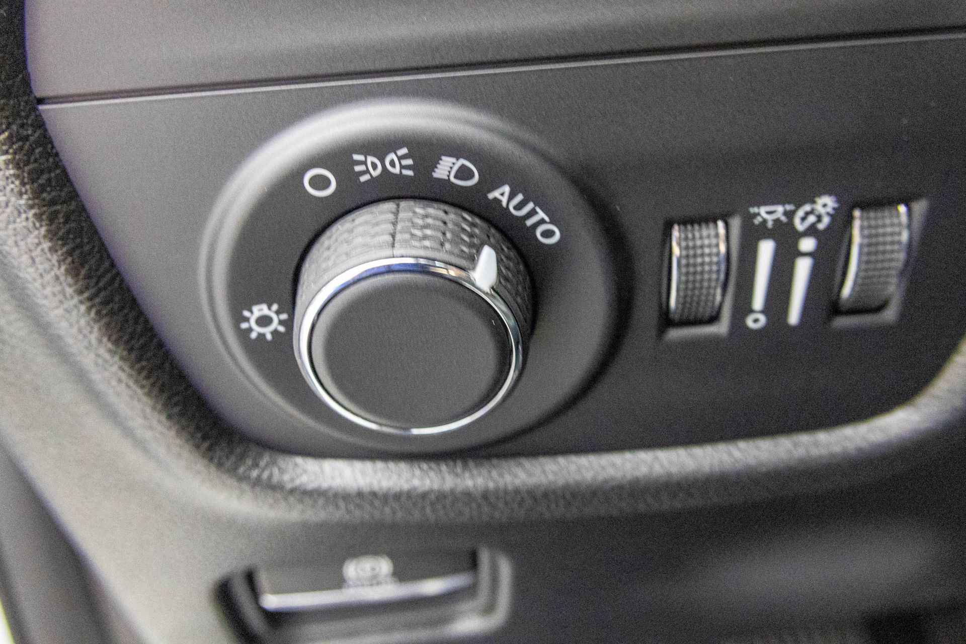 2025 JEEP GRAND CHEROKEE L - Image 17