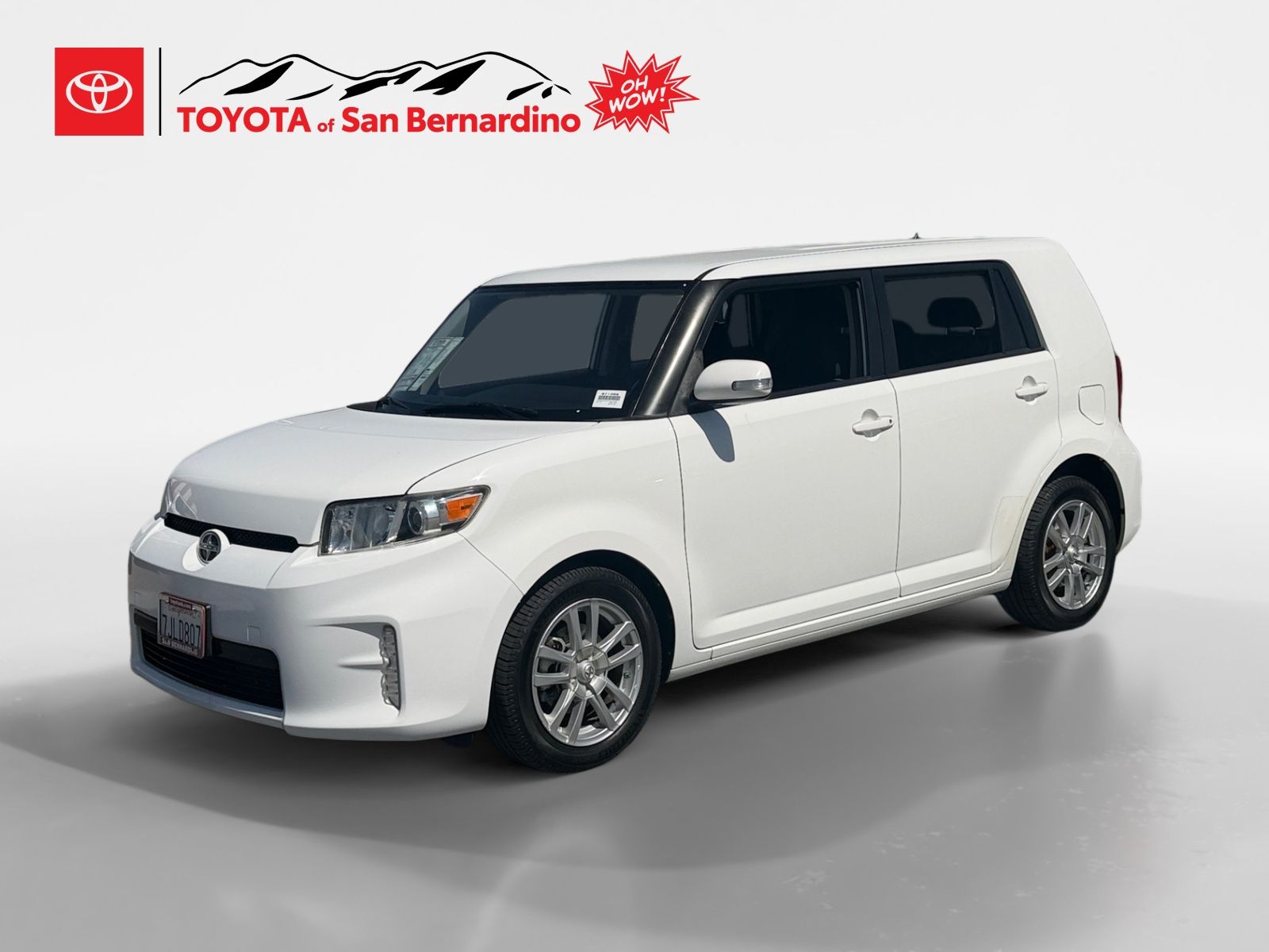 Super White 2014 Scion xB Base Wagon Front-Wheel Drive 4-Speed Automatic Overdrive
