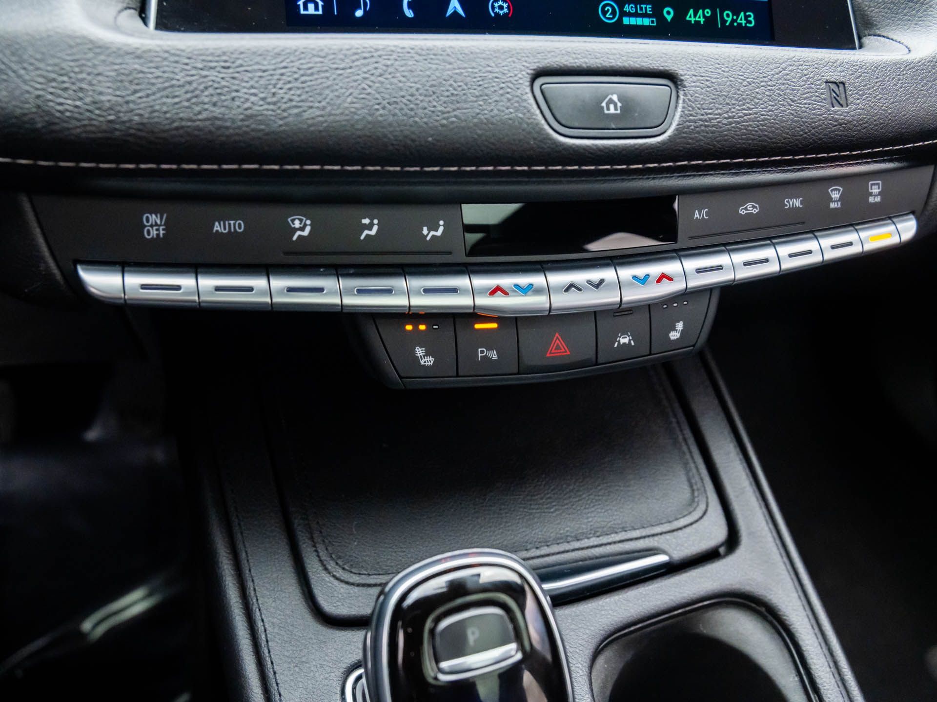 2021 Cadillac XT4 Premium Luxury photo
